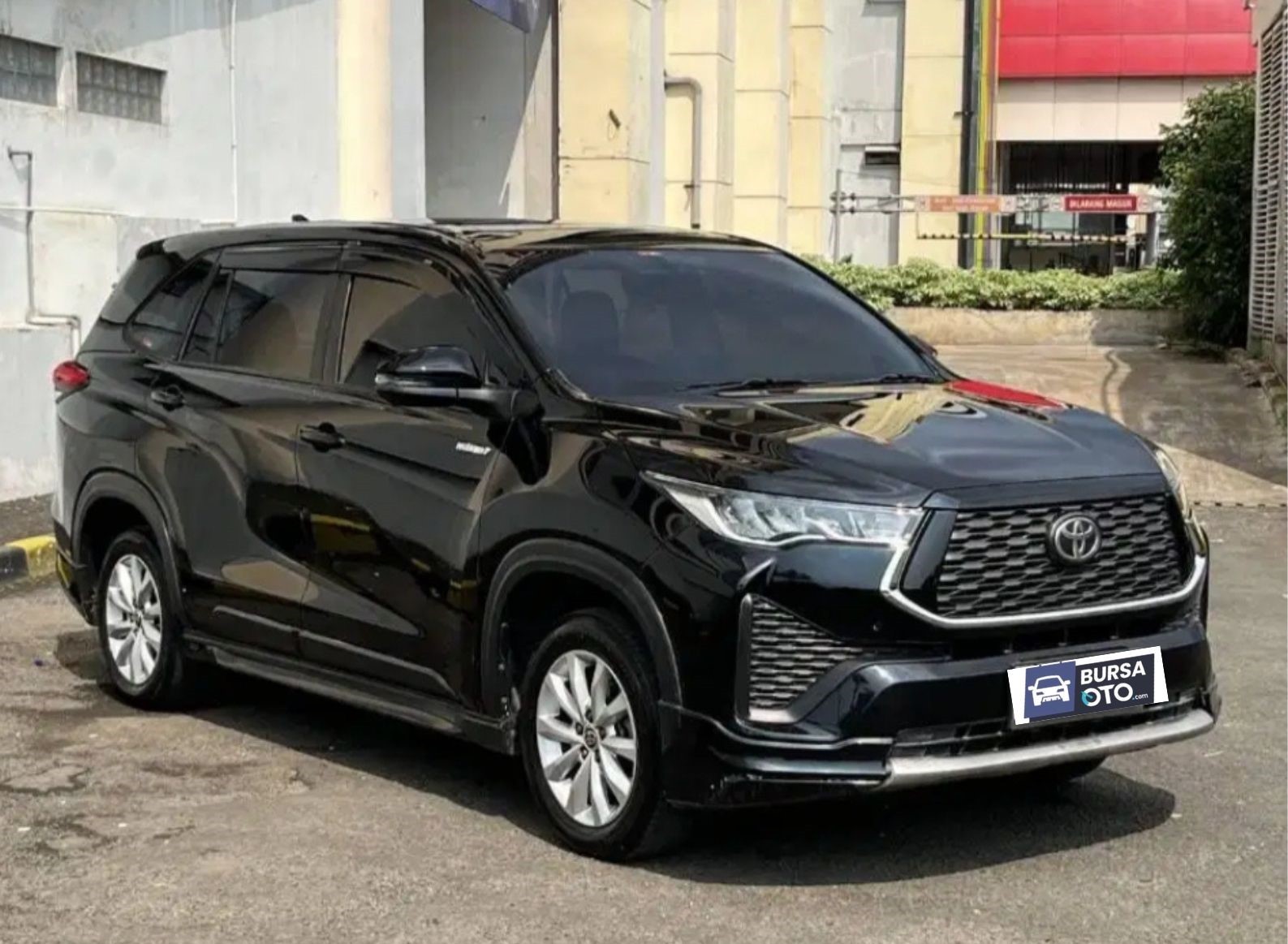 2022 Toyota Kijang Innova Zenix Hybrid EV 2022 Toyota Kijang Innova Zenix Hybrid EV