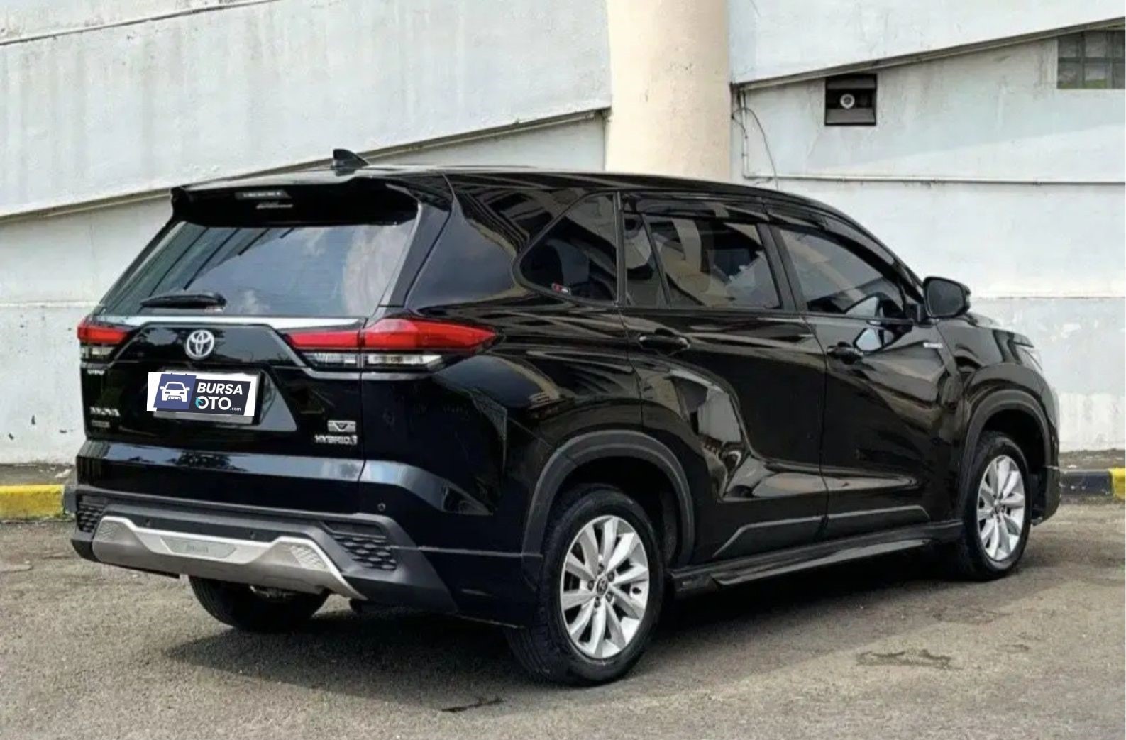 2022 Toyota Kijang Innova Zenix Hybrid EV 2022 Toyota Kijang Innova Zenix Hybrid EV