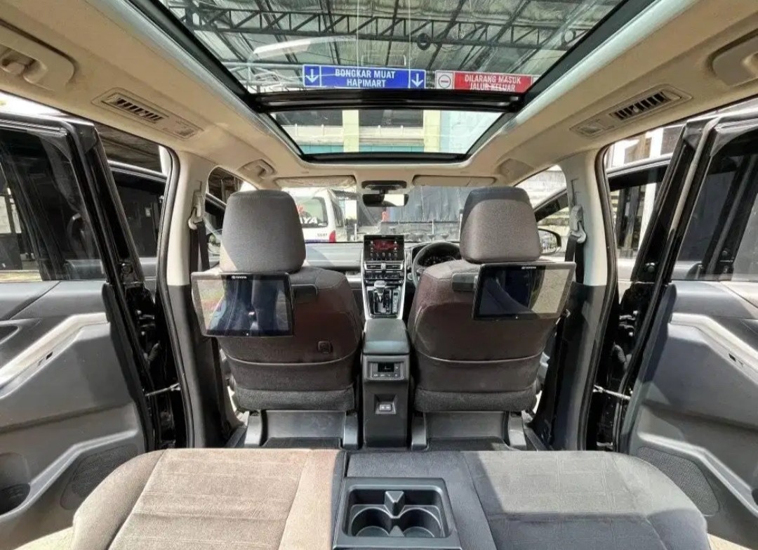 2022 Toyota Kijang Innova Zenix Hybrid EV 2022 Toyota Kijang Innova Zenix Hybrid EV