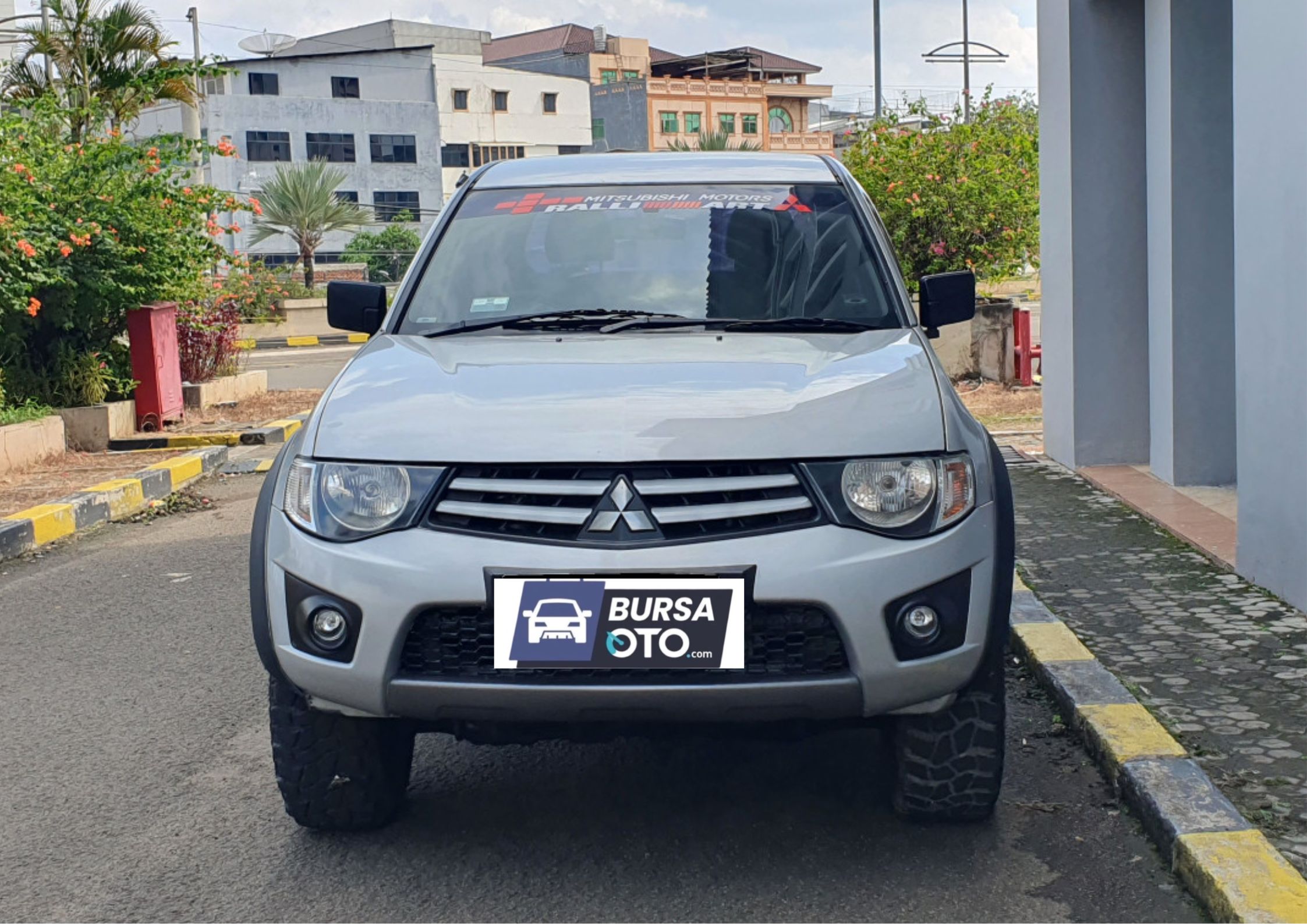 2012 Mitsubishi Strada Triton DC 4X4 2.8 GLX MT Bekas 2012 Mitsubishi Strada Triton DC 4X4 2.8 GLX MT Bekas