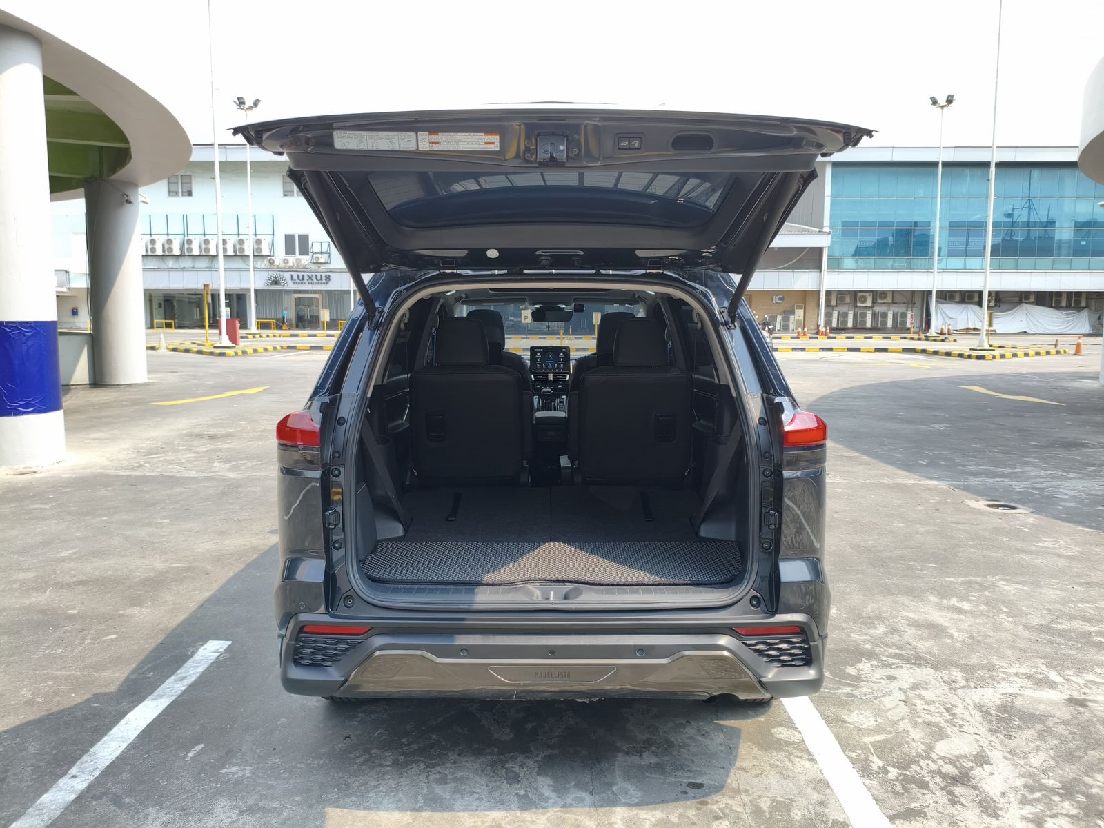 2023 Toyota Kijang Innova Zenix Hybrid EV 2023 Toyota Kijang Innova Zenix Hybrid EV