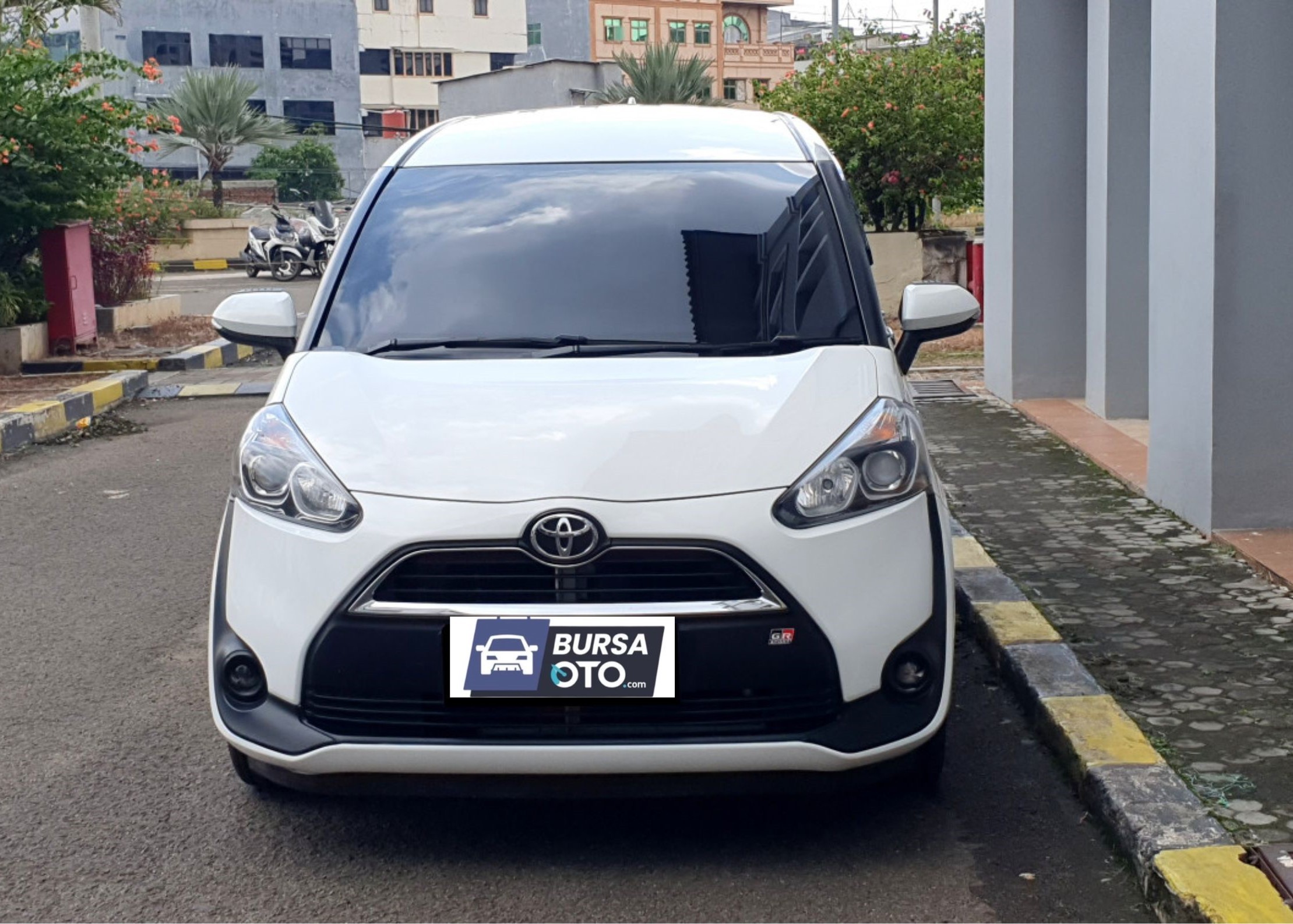 2016 Toyota Sienta 1.5L V AT Bekas 2016 Toyota Sienta 1.5L V AT Bekas