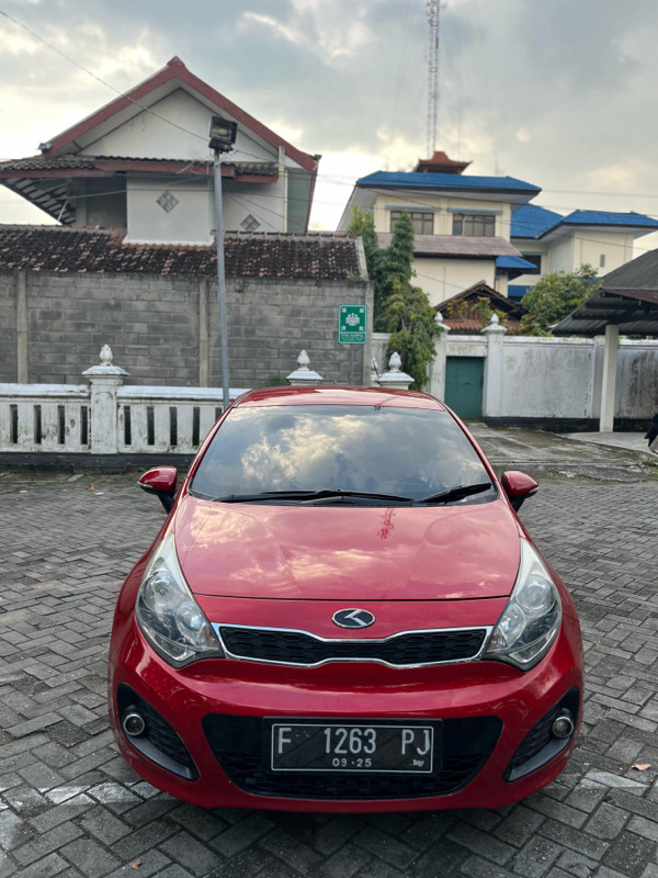 2014 Kia Rio  At5Doors Bekas 2014 Kia Rio  At5Doors Bekas