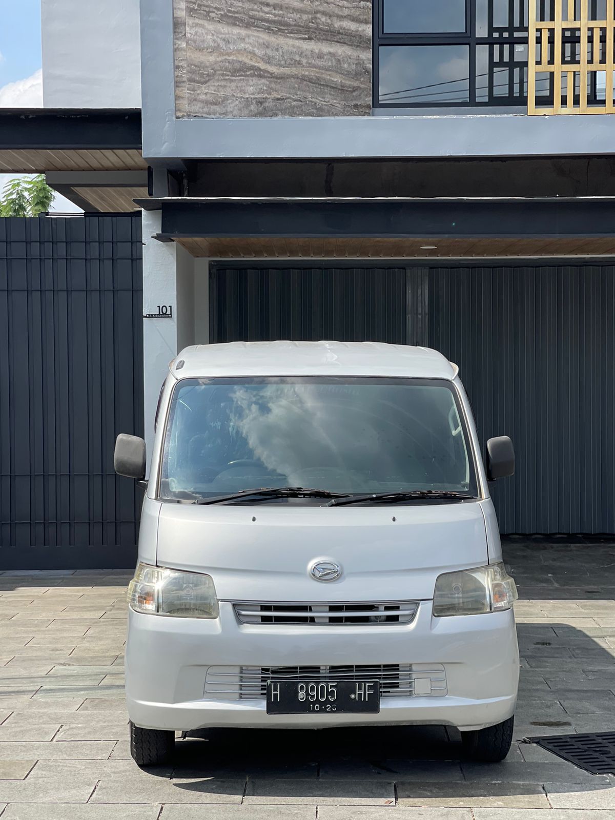 Second Hand 2013 Daihatsu Gran Max MB Minibus 1.3L D Mini Bus MT Second Hand 2013 Daihatsu Gran Max MB Minibus 1.3L D Mini Bus MT