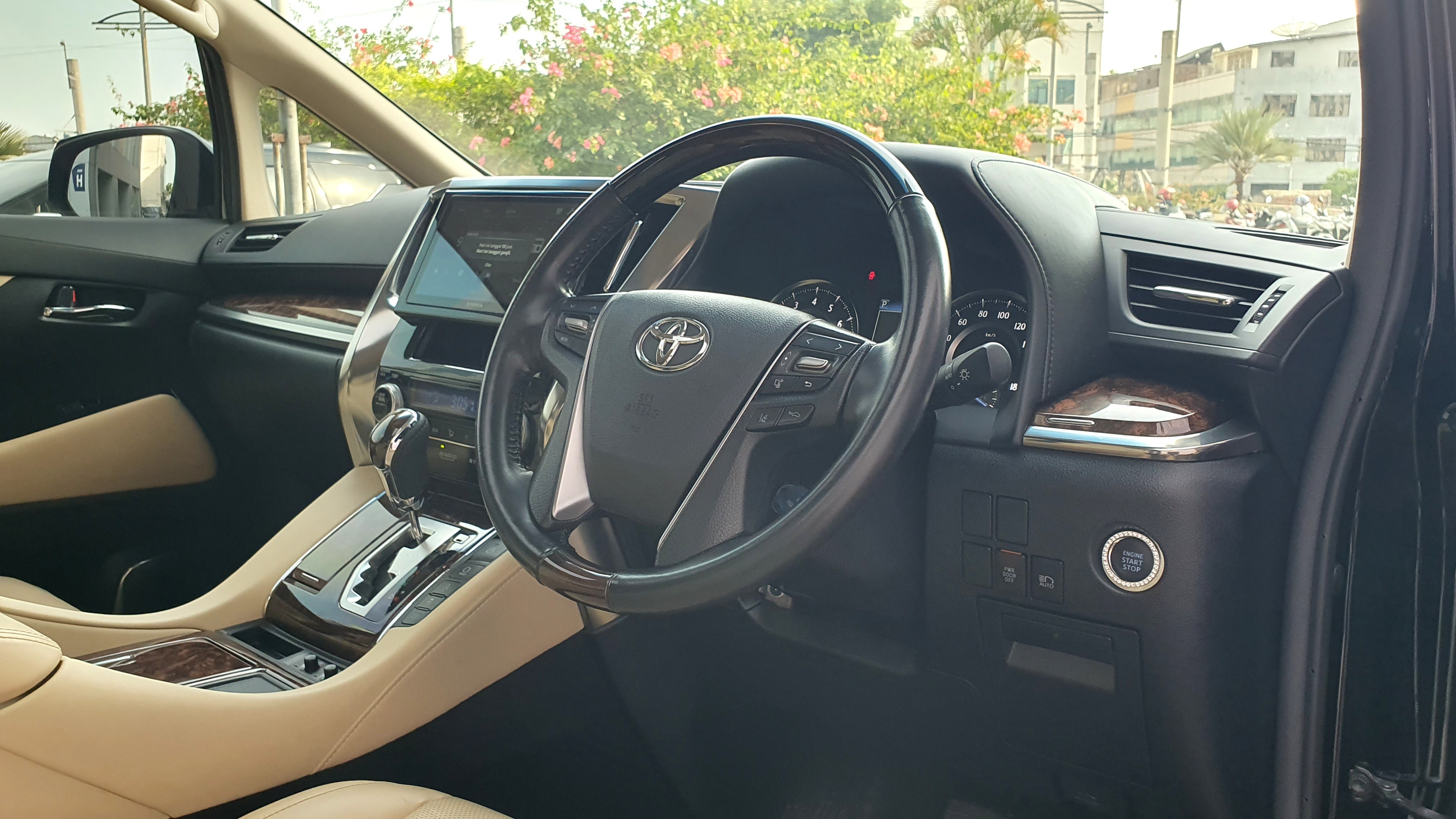 2021 Toyota Alphard  2.5 G A/T 2021 Toyota Alphard  2.5 G A/T