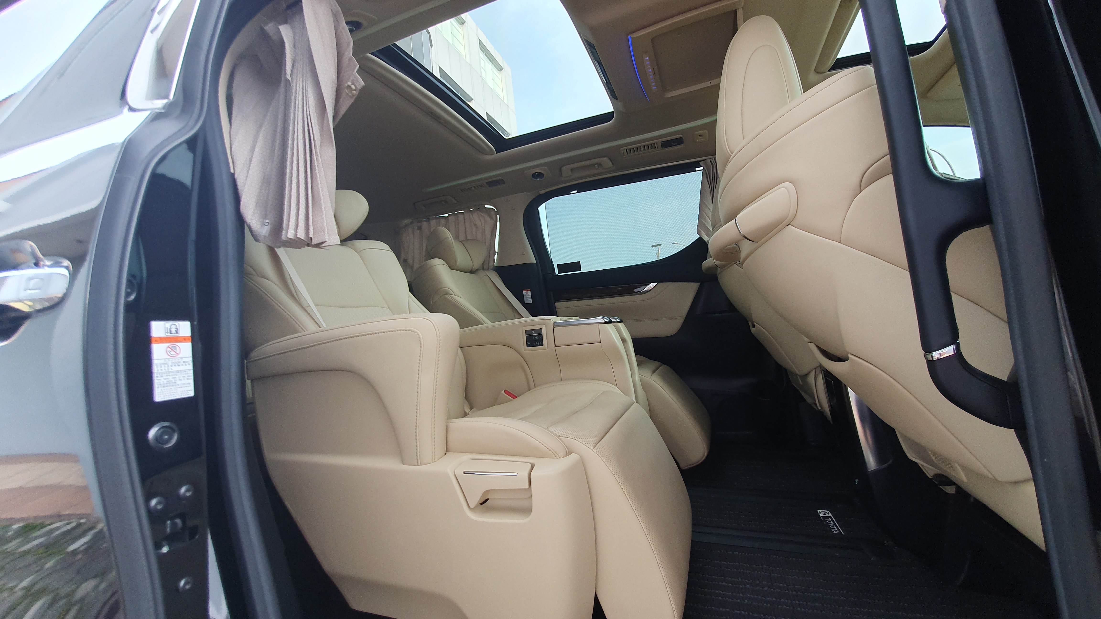 2021 Toyota Alphard  2.5 G A/T 2021 Toyota Alphard  2.5 G A/T