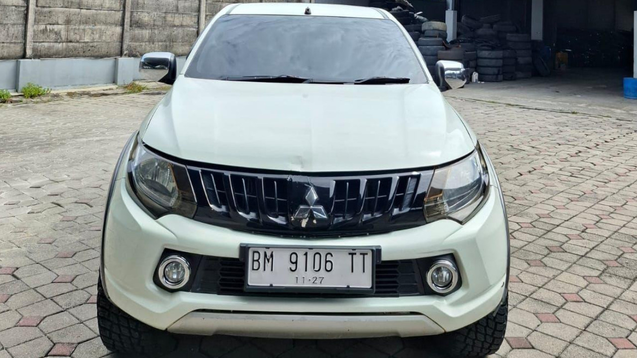 Second Hand 2017 Mitsubishi Triton  2.4L GLS DC MT Second Hand 2017 Mitsubishi Triton  2.4L GLS DC MT