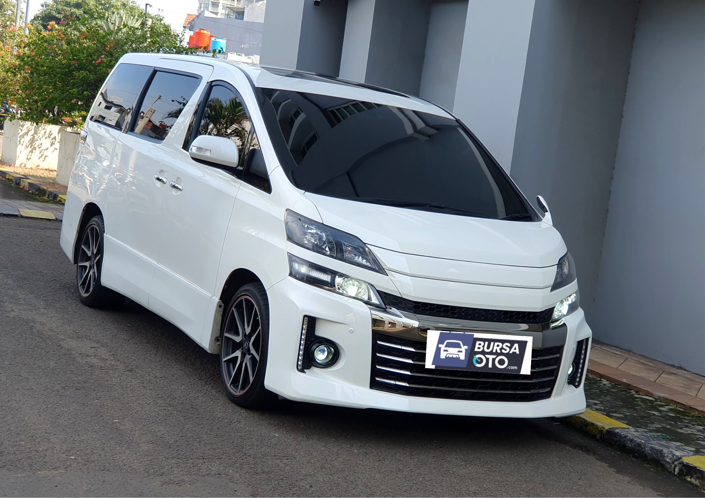 2013 Toyota Vellfire 2013 Toyota Vellfire