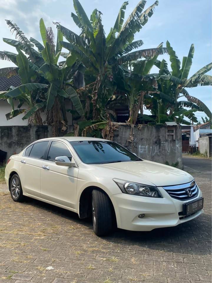 Second Hand 2012 Honda Accord  2.4L VTi Second Hand 2012 Honda Accord  2.4L VTi