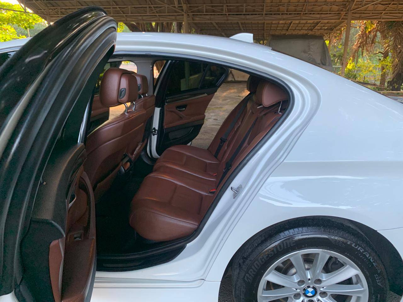 2013 BMW 5 Series Sedan  520i MODERN 2013 BMW 5 Series Sedan  520i MODERN