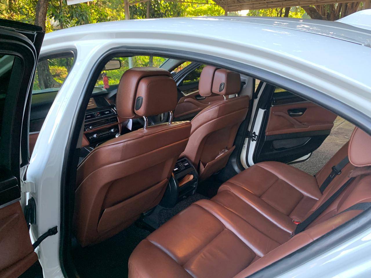 2013 BMW 5 Series Sedan  520i MODERN 2013 BMW 5 Series Sedan  520i MODERN