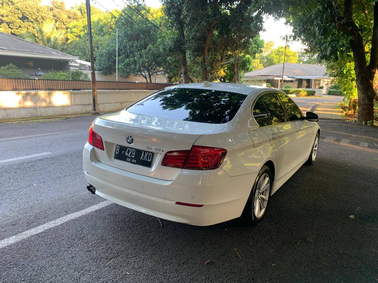 2013 BMW 5 Series Sedan  520i MODERN 2013 BMW 5 Series Sedan  520i MODERN