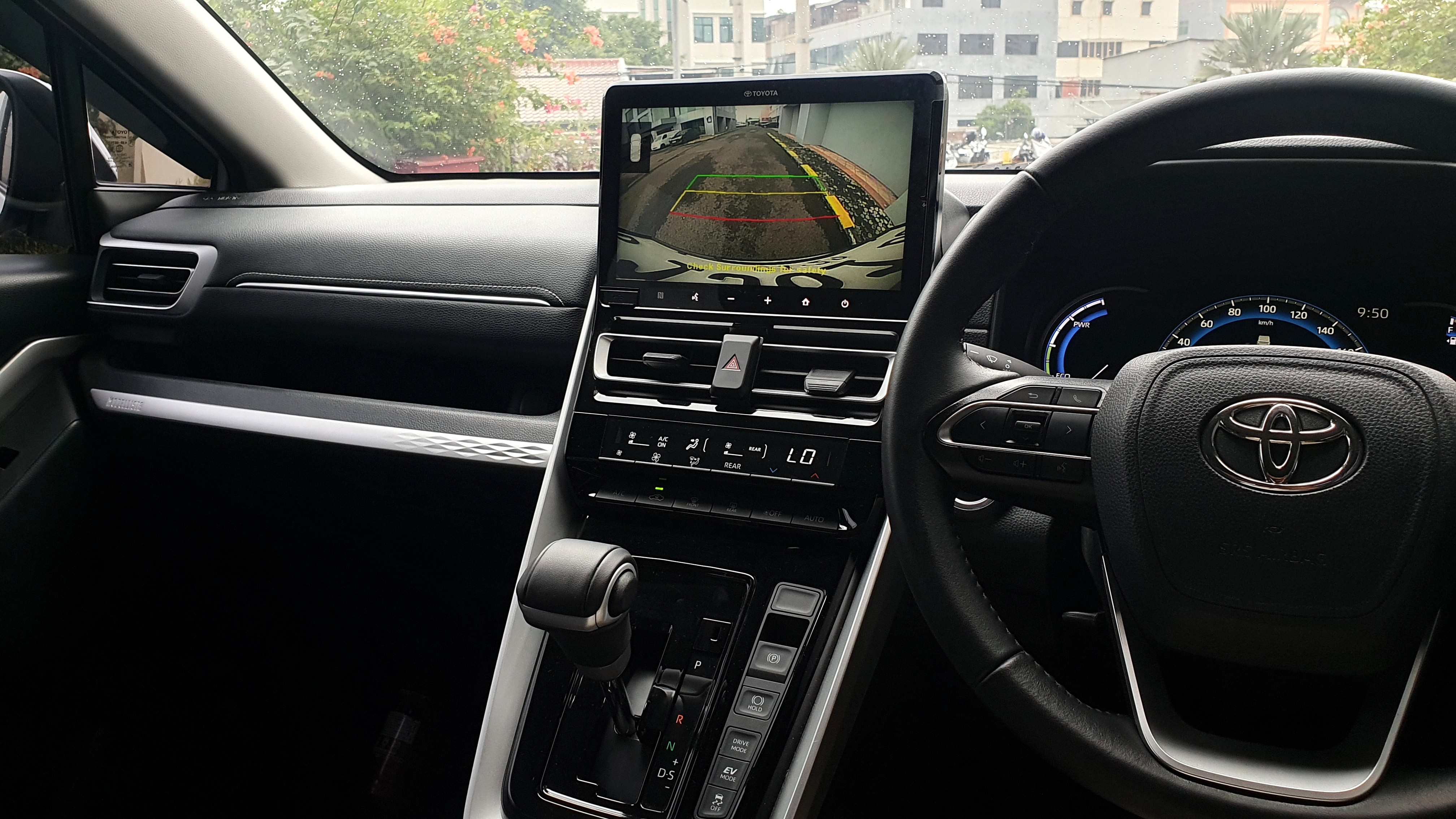 2024 Toyota Kijang Innova Zenix Hybrid EV 2024 Toyota Kijang Innova Zenix Hybrid EV