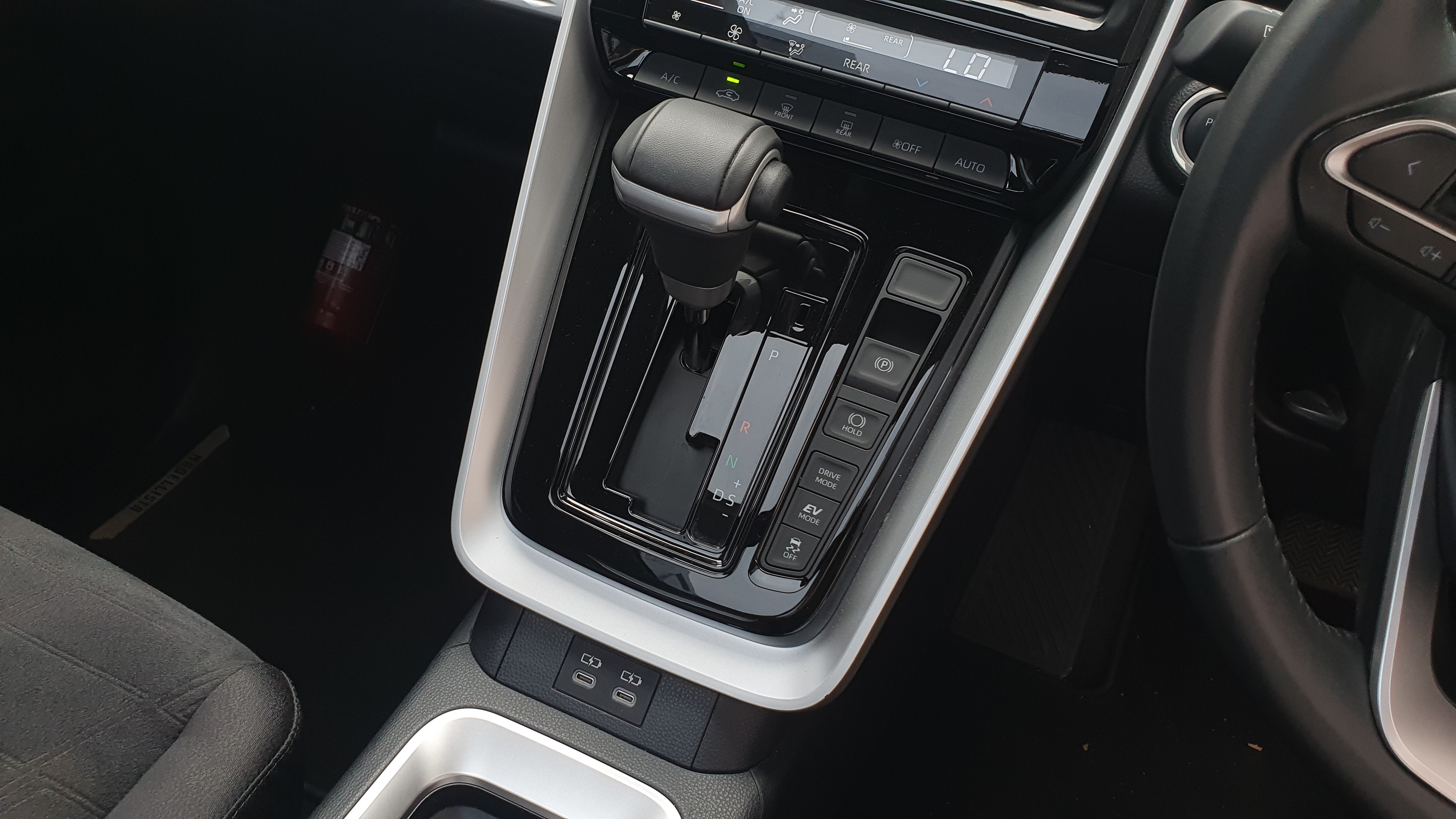 2024 Toyota Kijang Innova Zenix Hybrid EV 2024 Toyota Kijang Innova Zenix Hybrid EV