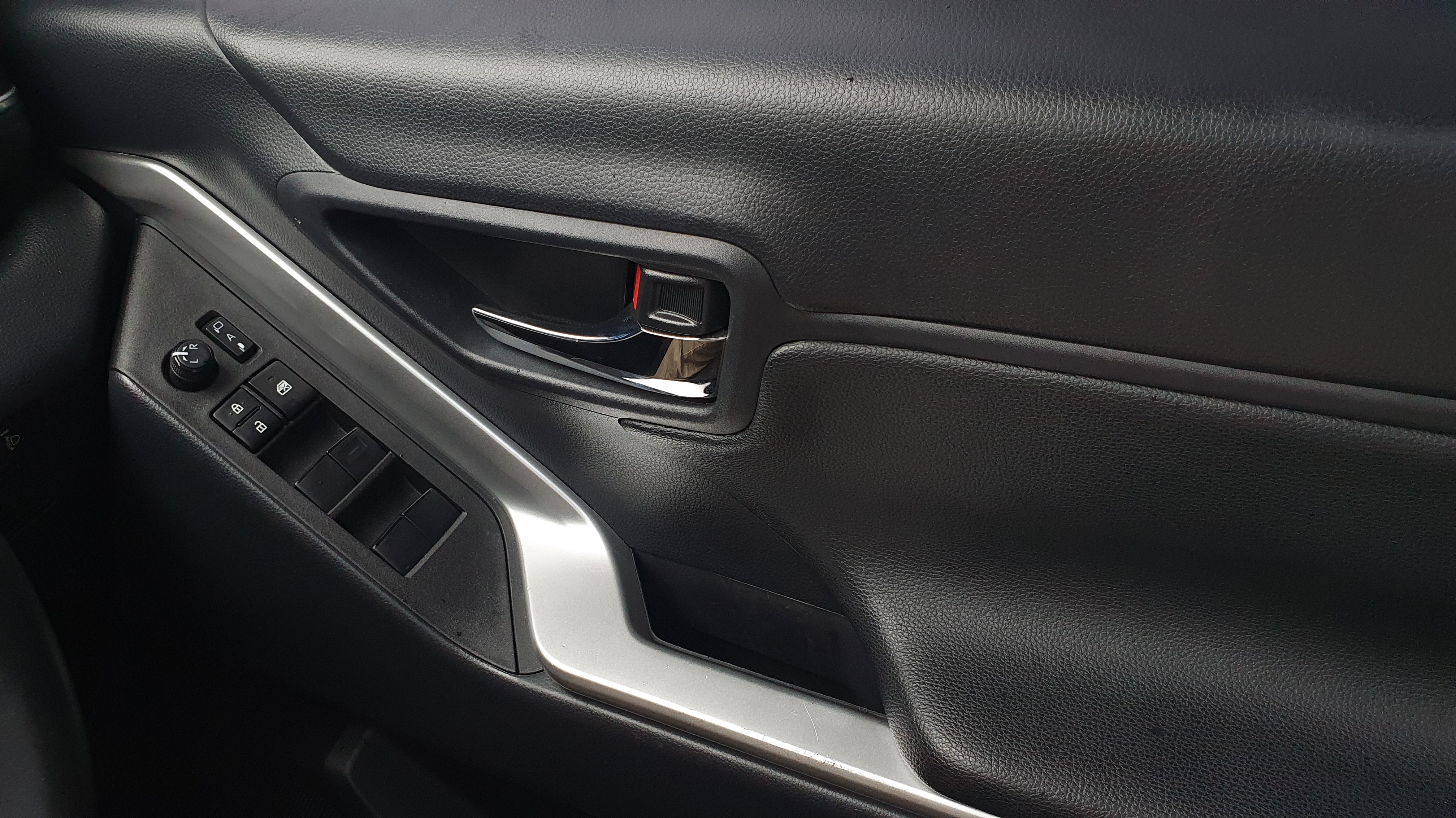 2024 Toyota Kijang Innova Zenix Hybrid EV 2024 Toyota Kijang Innova Zenix Hybrid EV