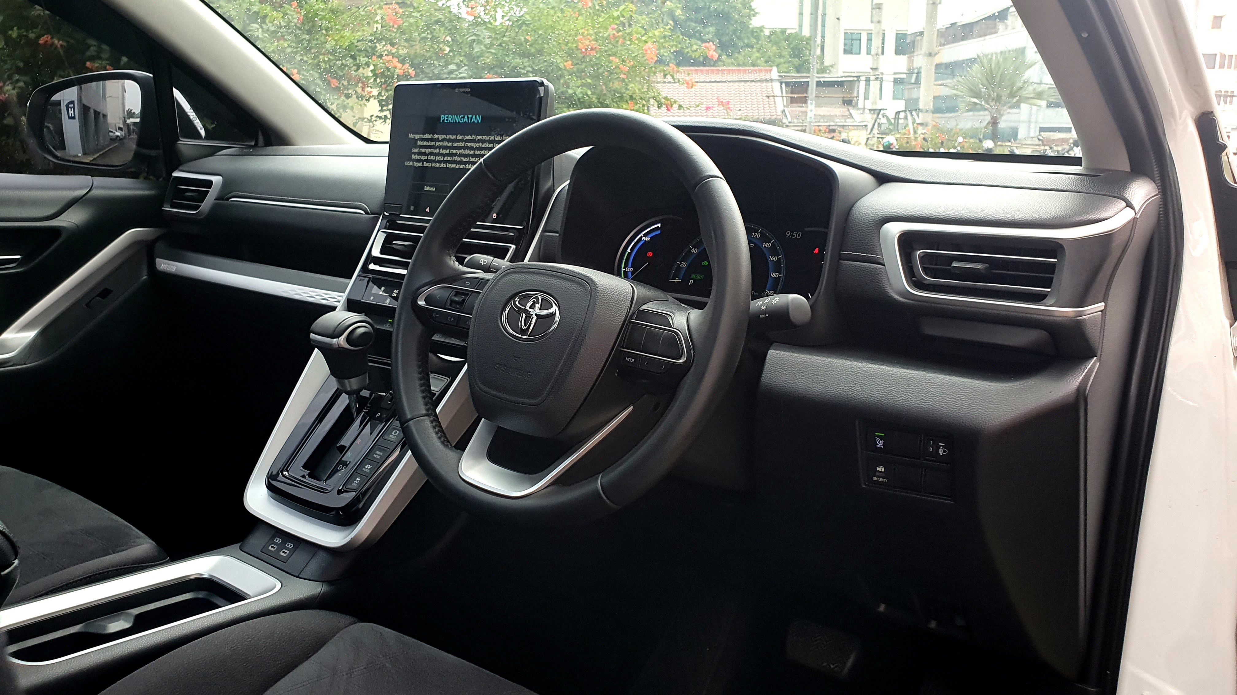 2024 Toyota Kijang Innova Zenix Hybrid EV 2024 Toyota Kijang Innova Zenix Hybrid EV