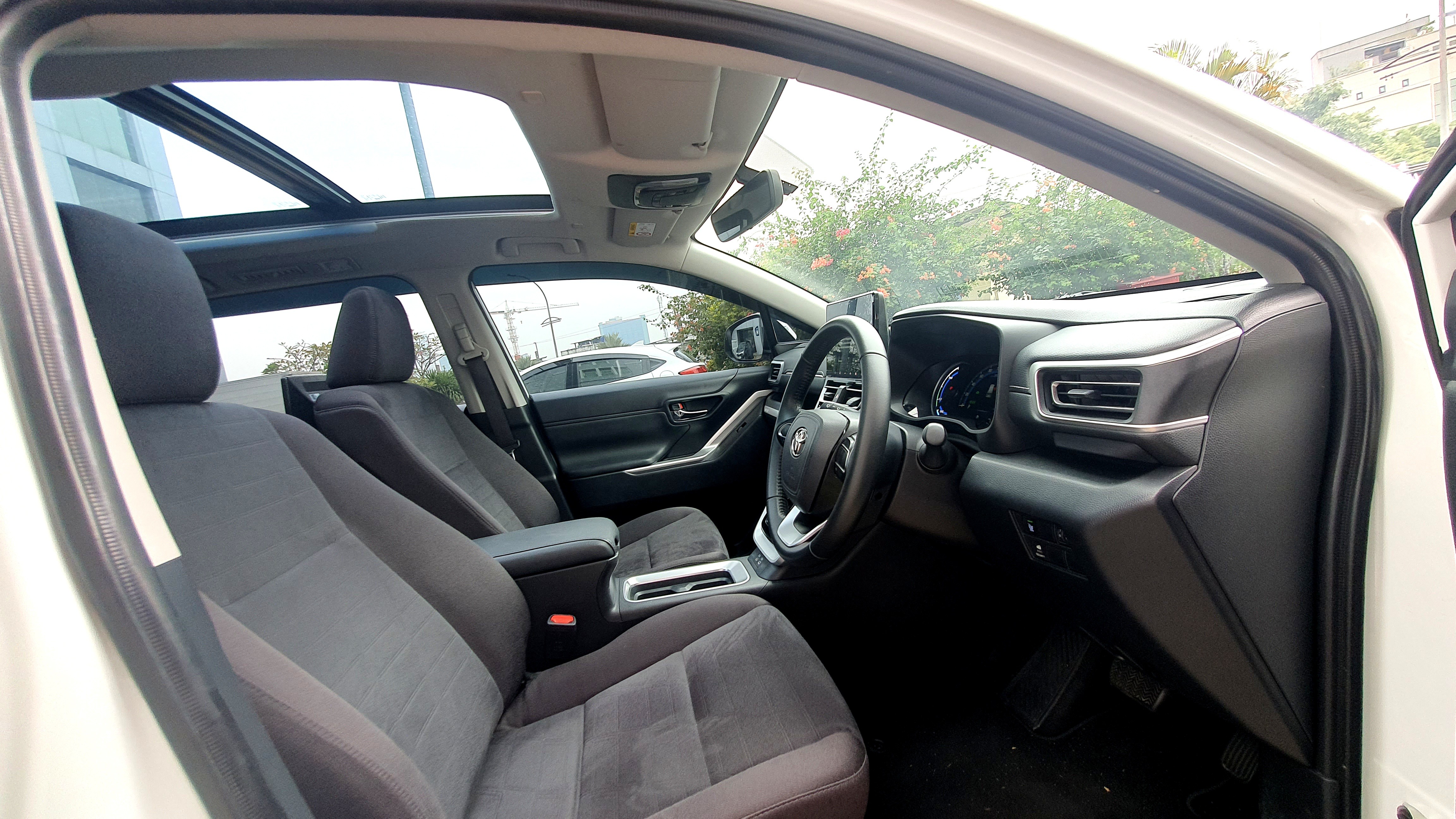 2024 Toyota Kijang Innova Zenix Hybrid EV 2024 Toyota Kijang Innova Zenix Hybrid EV