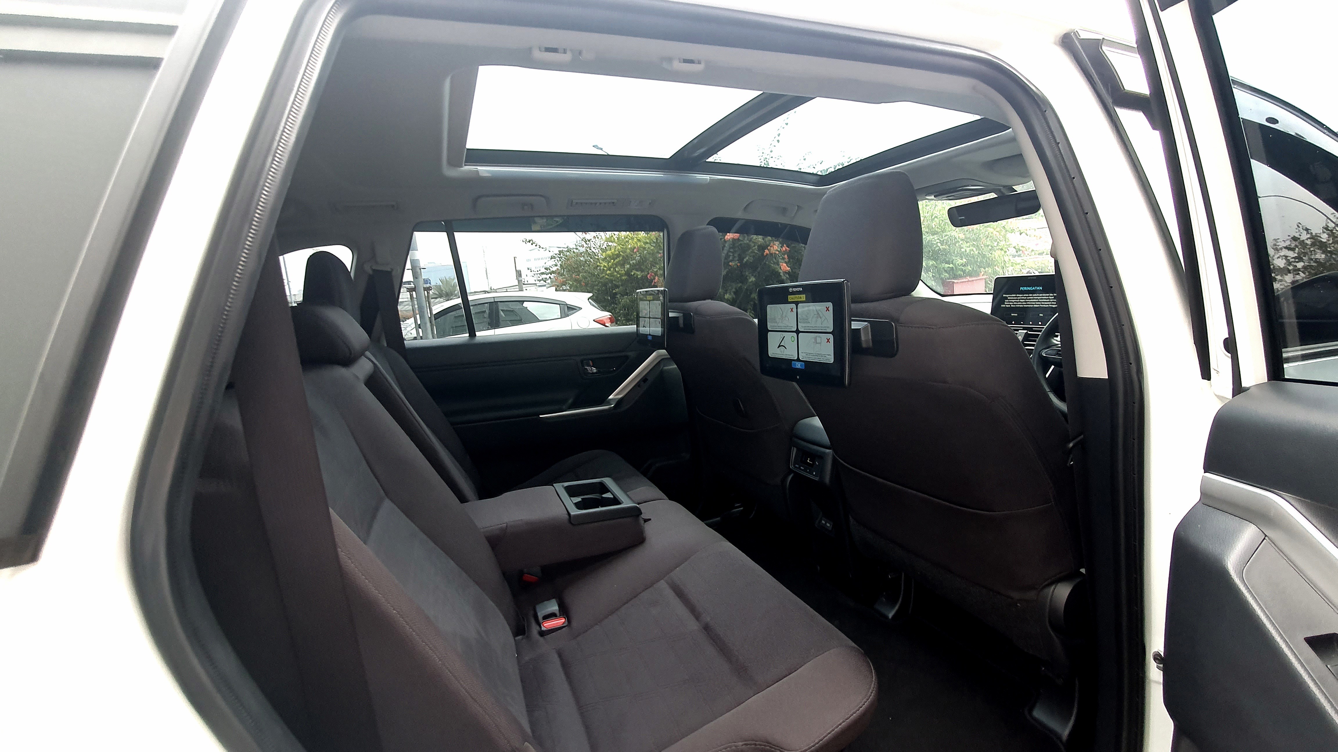 2024 Toyota Kijang Innova Zenix Hybrid EV 2024 Toyota Kijang Innova Zenix Hybrid EV