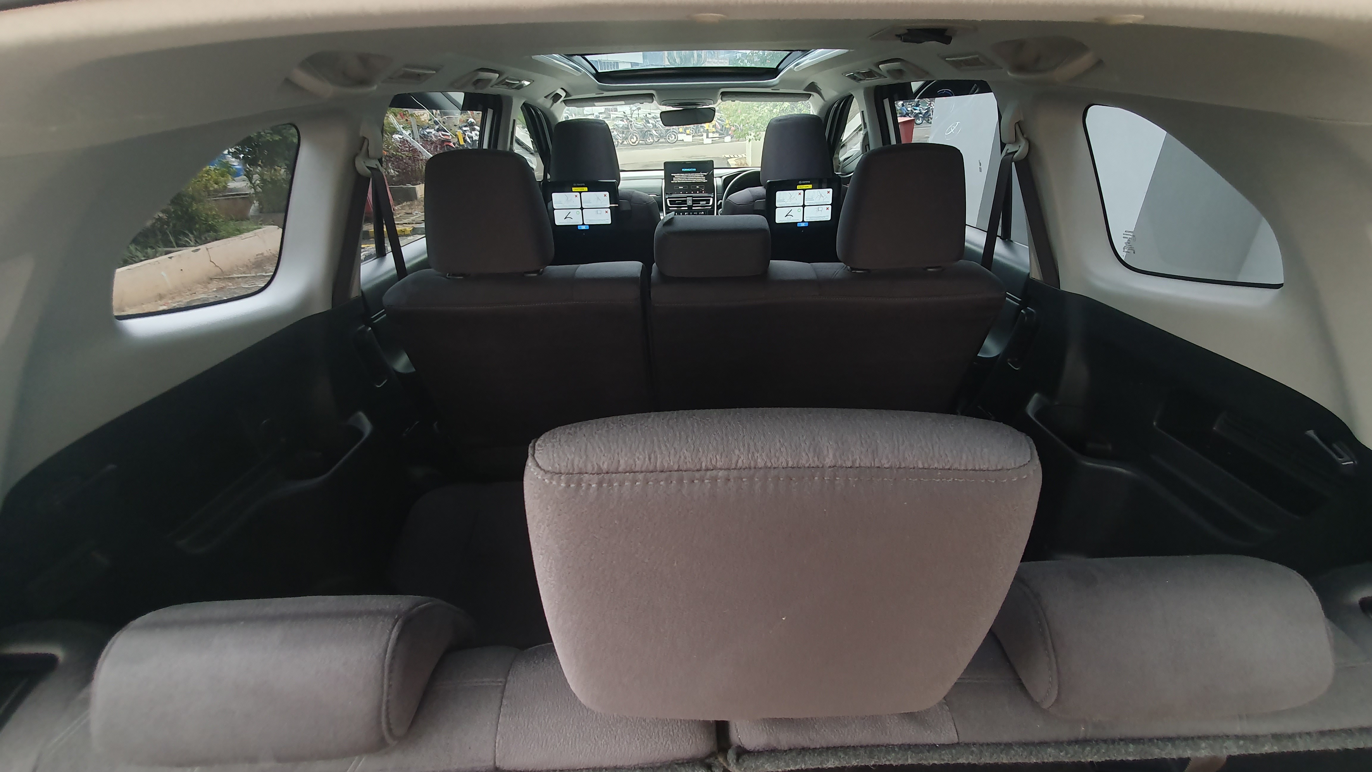 2024 Toyota Kijang Innova Zenix Hybrid EV 2024 Toyota Kijang Innova Zenix Hybrid EV