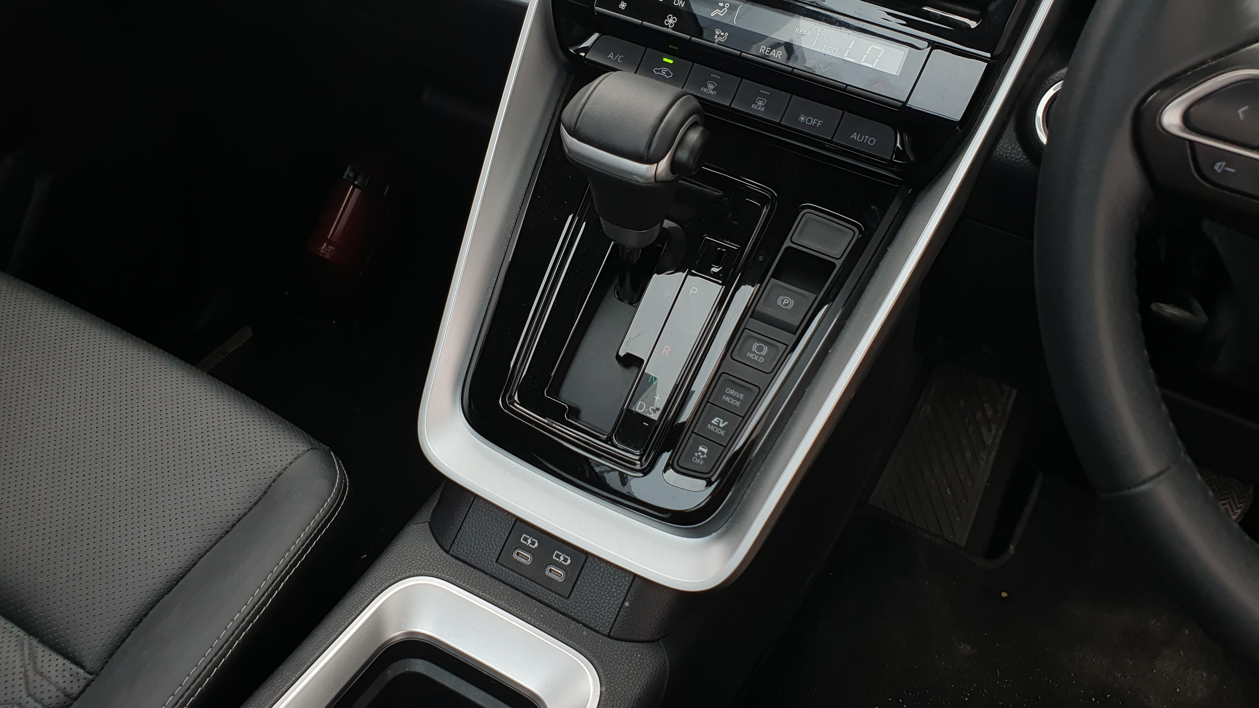 2024 Toyota Kijang Innova Zenix Hybrid EV 2024 Toyota Kijang Innova Zenix Hybrid EV