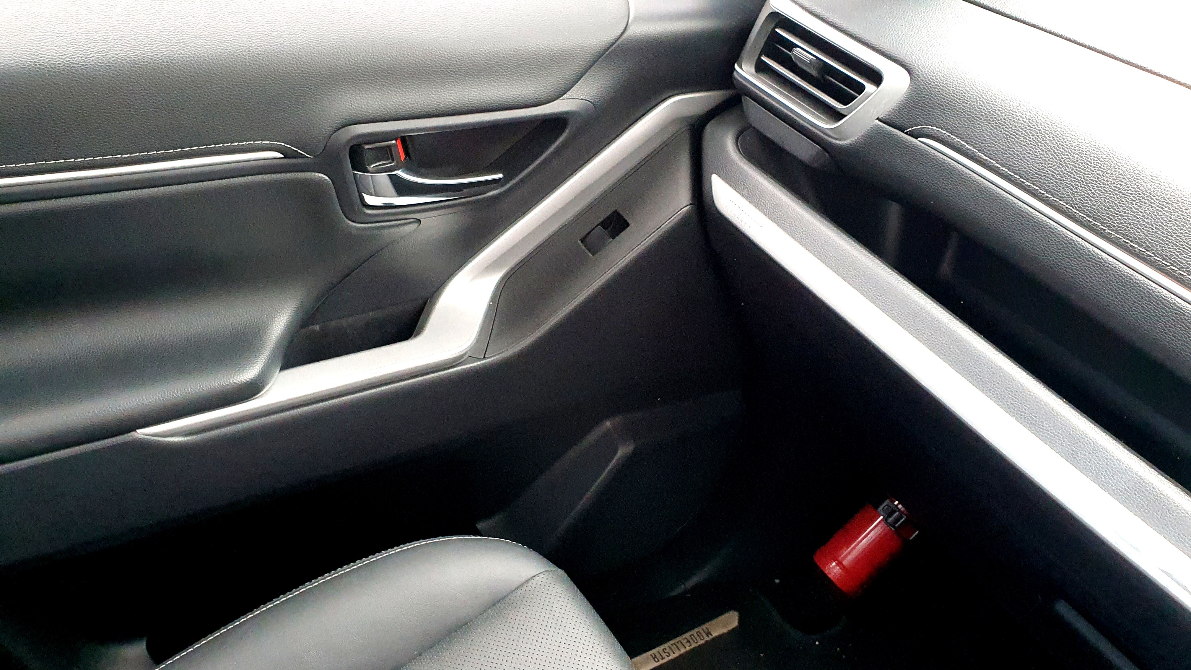 2024 Toyota Kijang Innova Zenix Hybrid EV 2024 Toyota Kijang Innova Zenix Hybrid EV