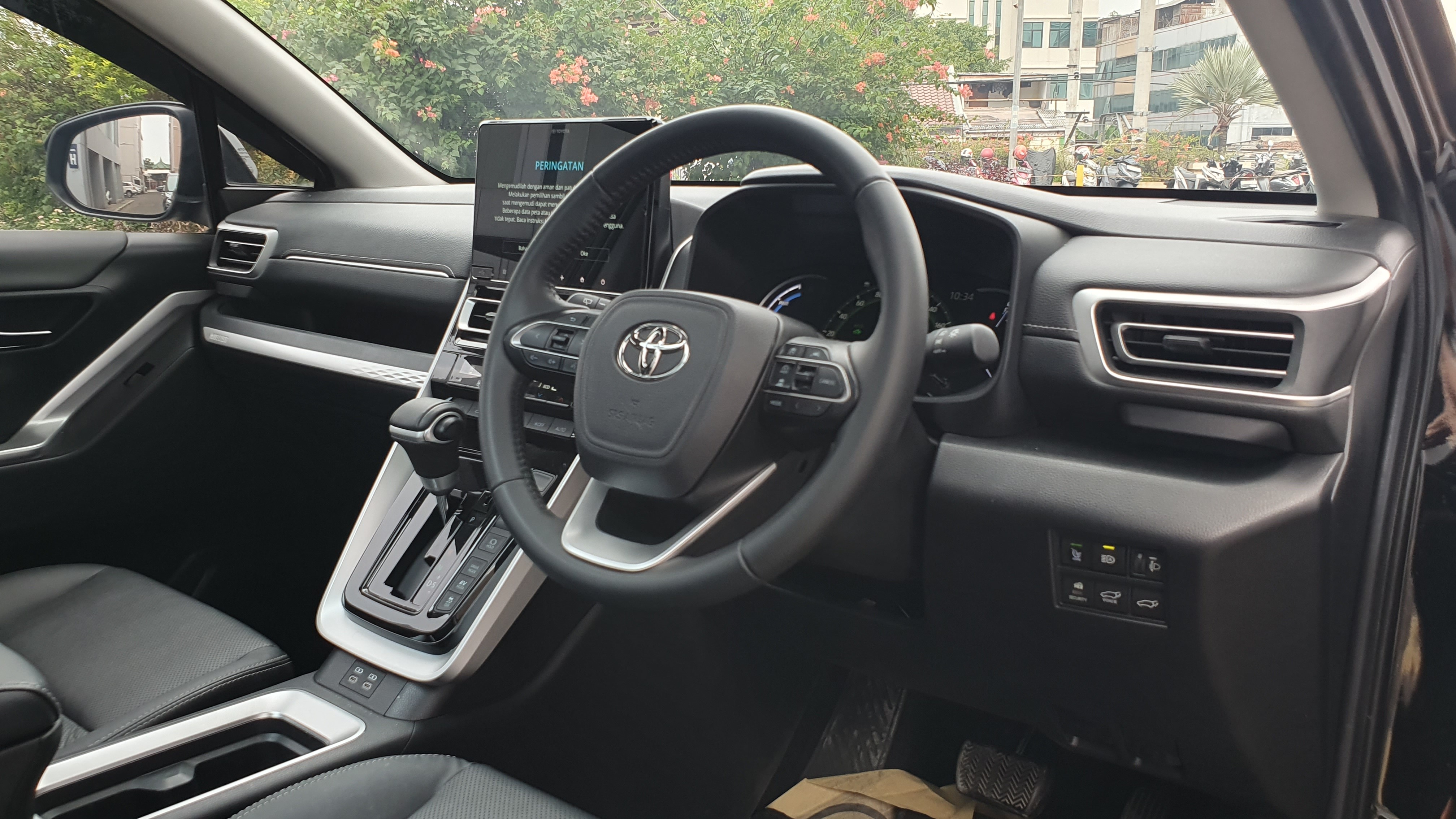 2024 Toyota Kijang Innova Zenix Hybrid EV 2024 Toyota Kijang Innova Zenix Hybrid EV