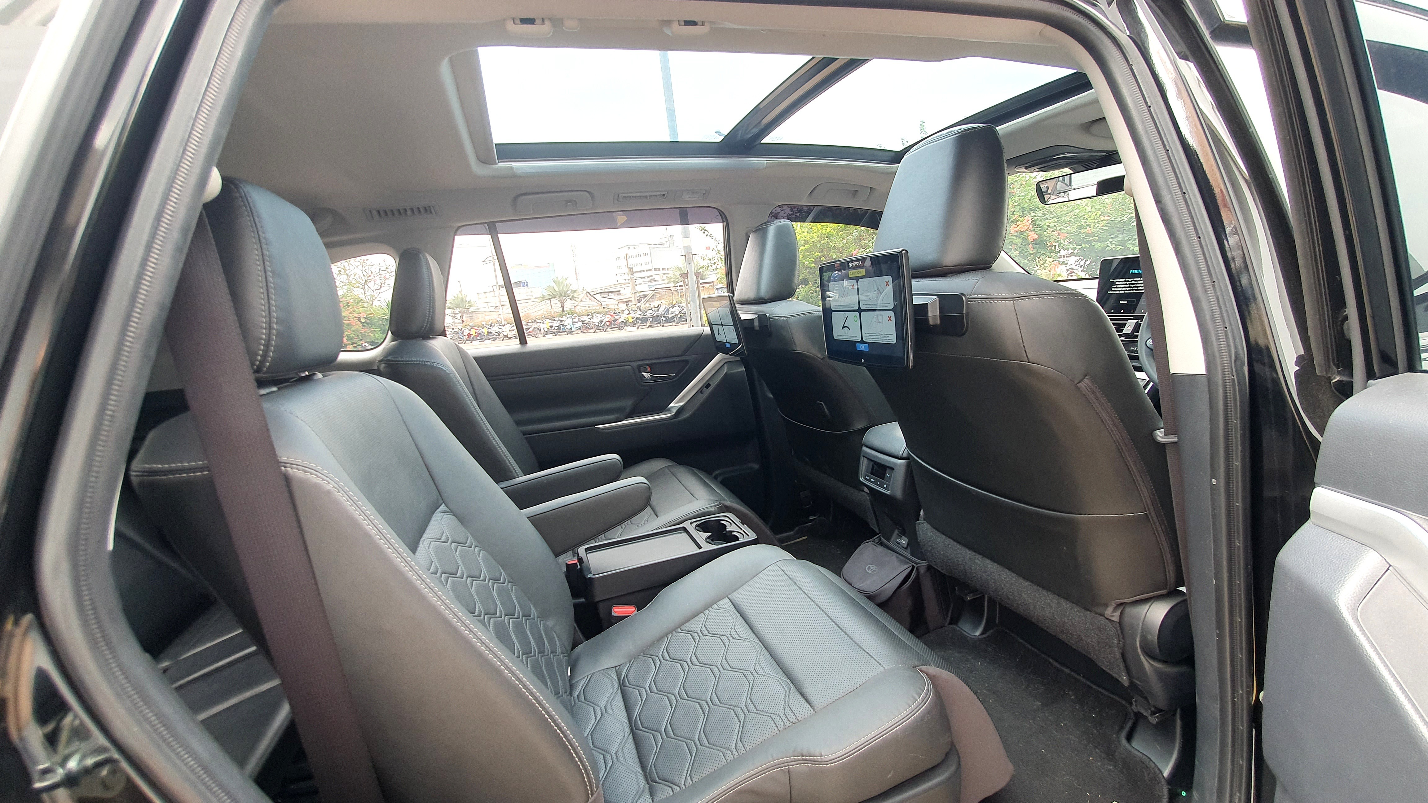 2024 Toyota Kijang Innova Zenix Hybrid EV 2024 Toyota Kijang Innova Zenix Hybrid EV