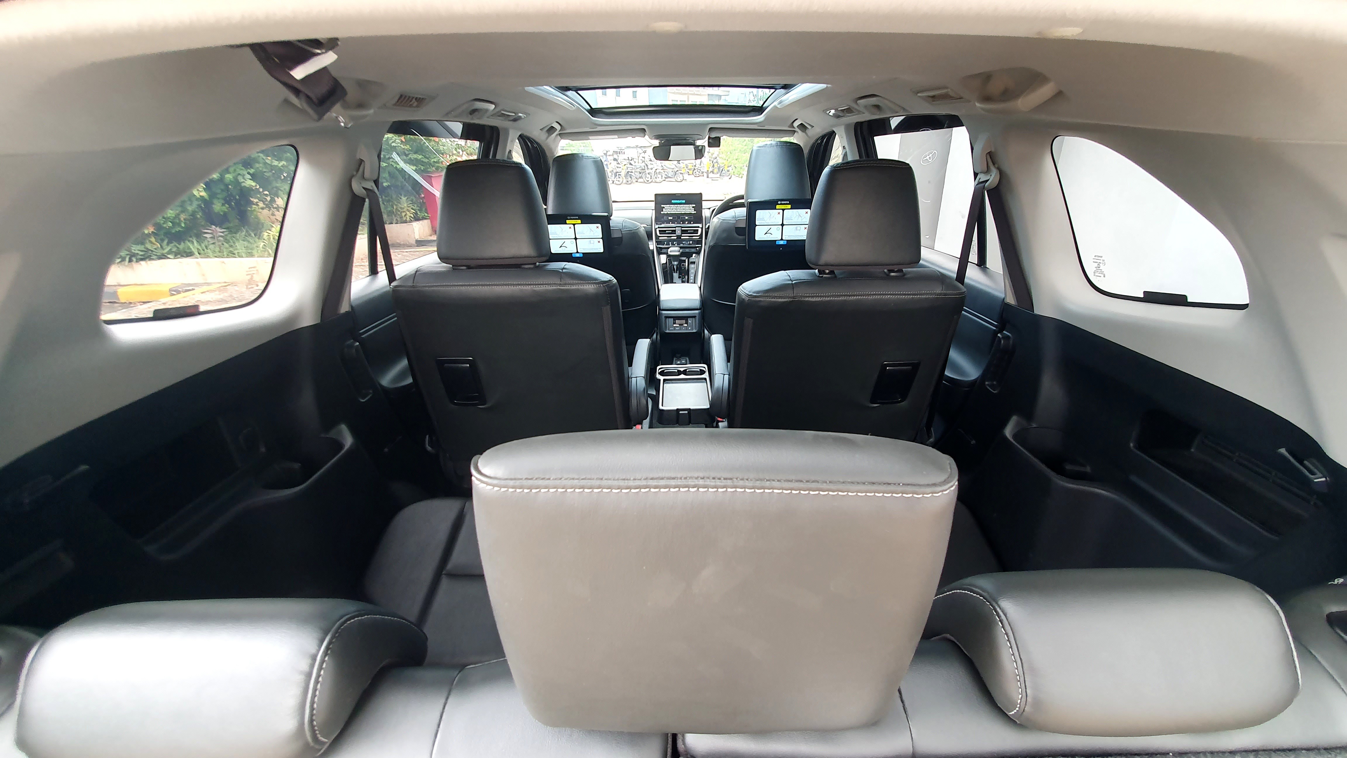 2024 Toyota Kijang Innova Zenix Hybrid EV 2024 Toyota Kijang Innova Zenix Hybrid EV