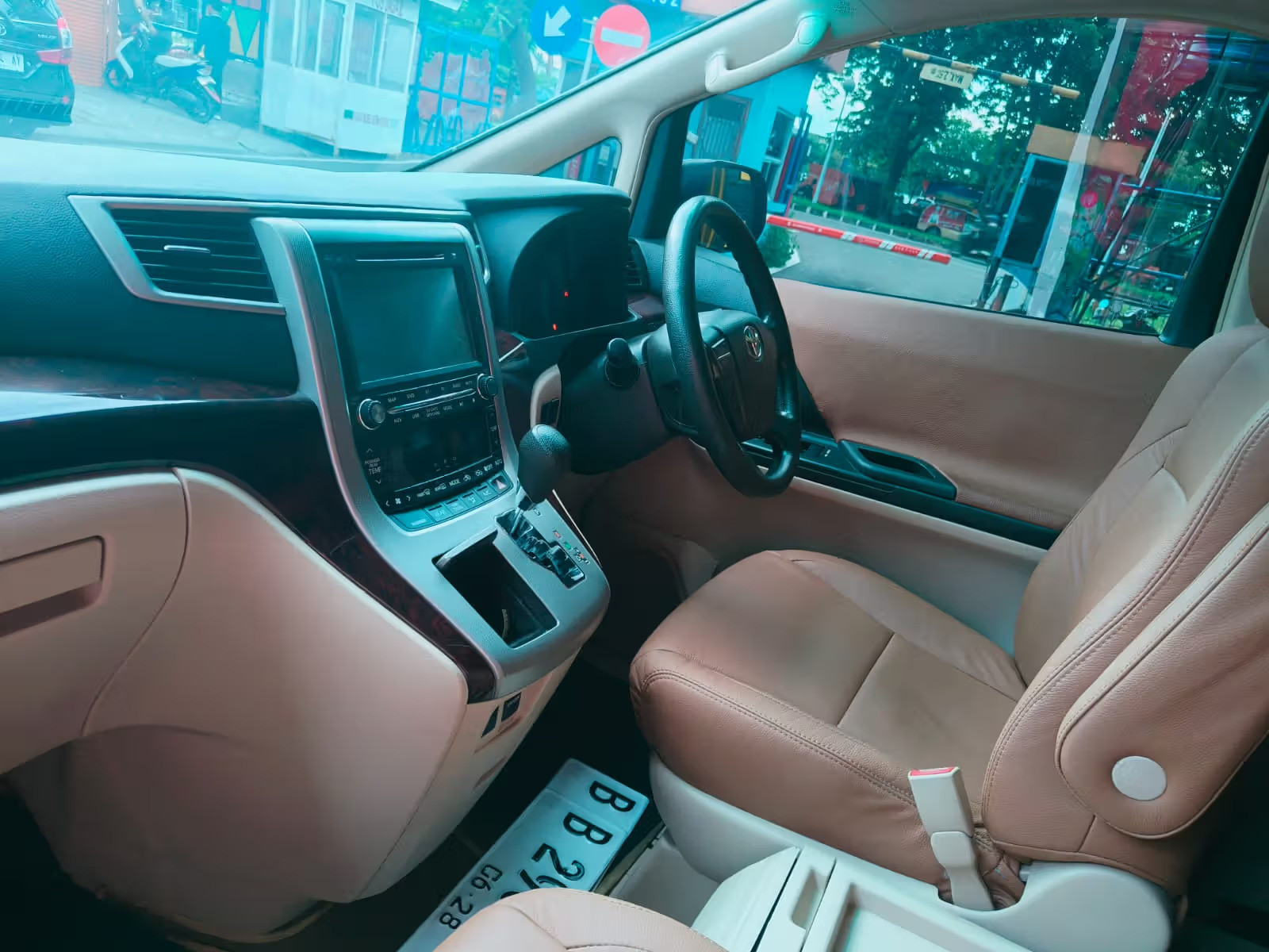 2013 Toyota Alphard 2013 Toyota Alphard