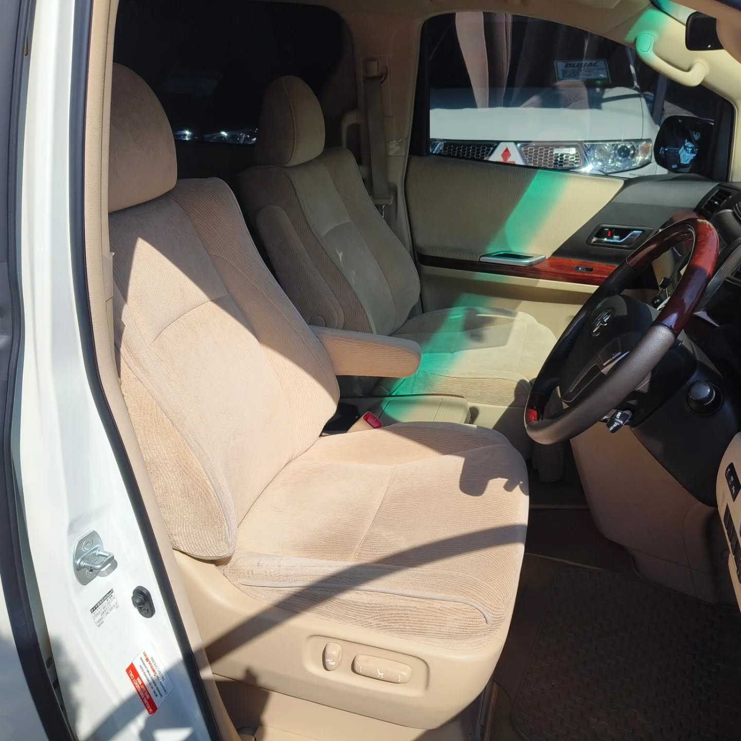 2011 Toyota Vellfire  2.5 ZG AT PREMIUM SOUND 2011 Toyota Vellfire  2.5 ZG AT PREMIUM SOUND