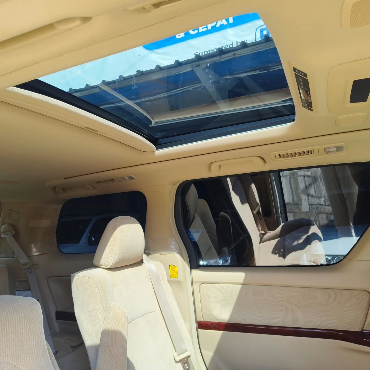 2011 Toyota Vellfire  2.5 ZG AT PREMIUM SOUND 2011 Toyota Vellfire  2.5 ZG AT PREMIUM SOUND