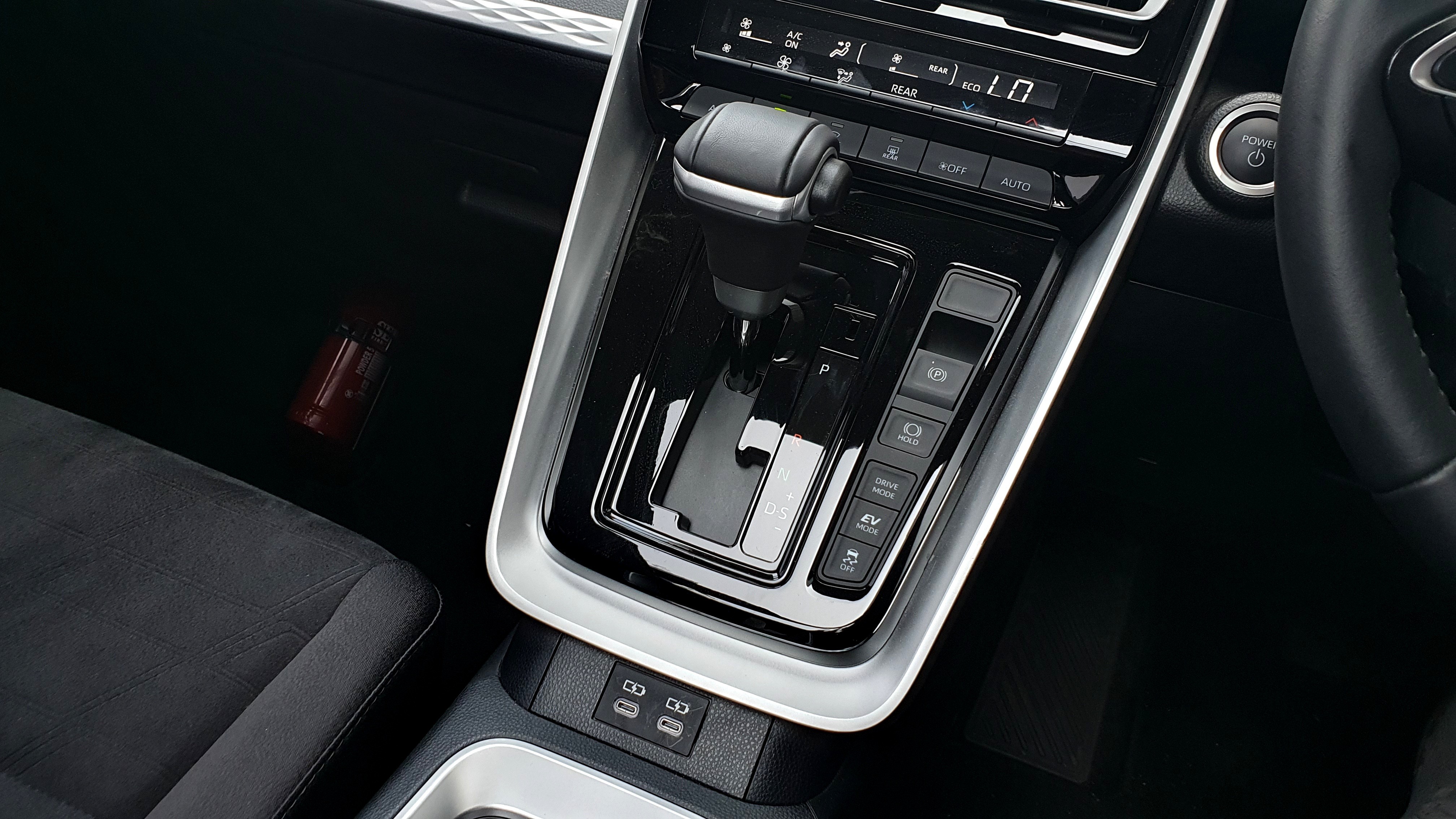 2024 Toyota Kijang Innova Zenix Hybrid EV 2024 Toyota Kijang Innova Zenix Hybrid EV