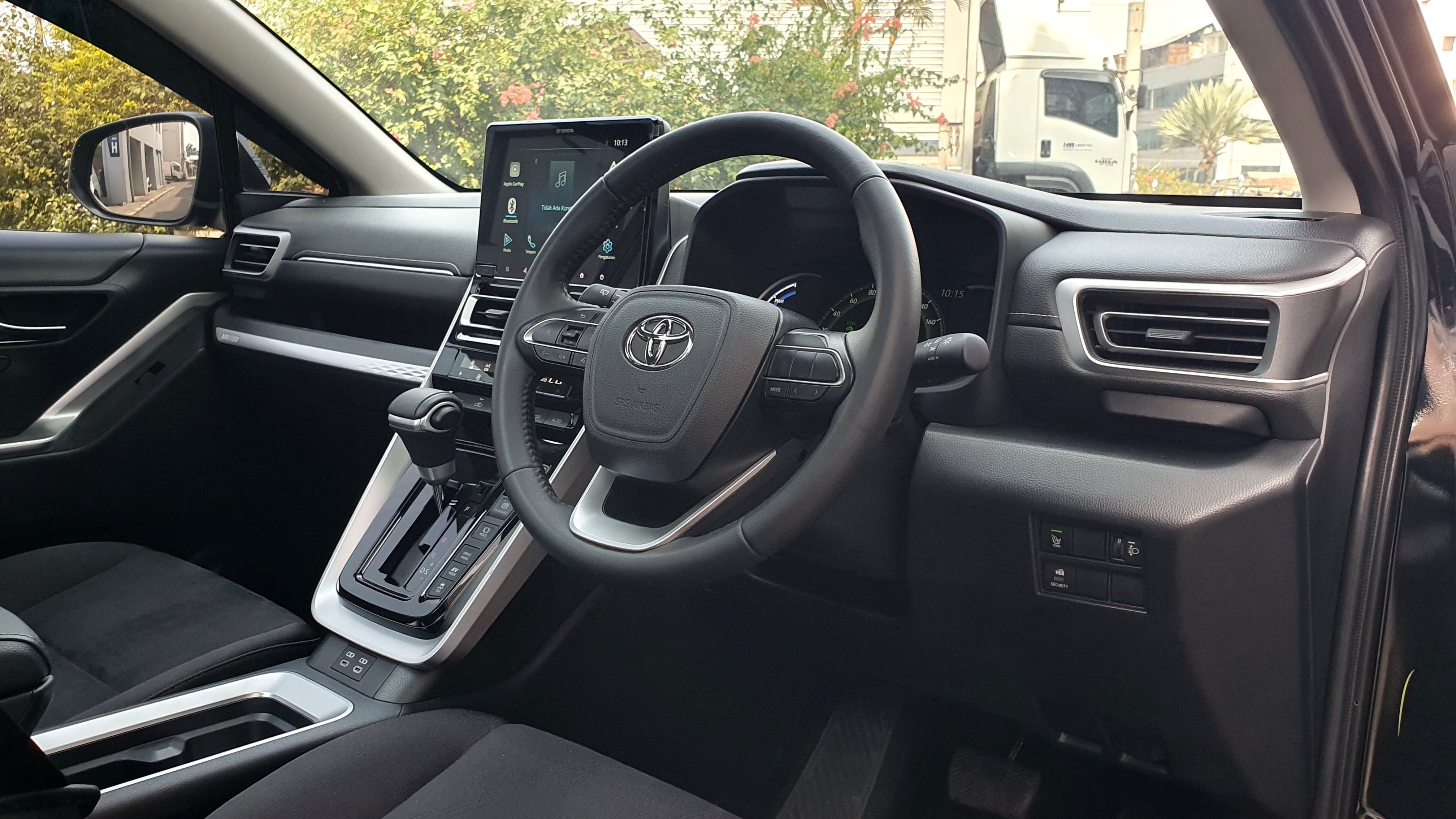 2024 Toyota Kijang Innova Zenix Hybrid EV 2024 Toyota Kijang Innova Zenix Hybrid EV