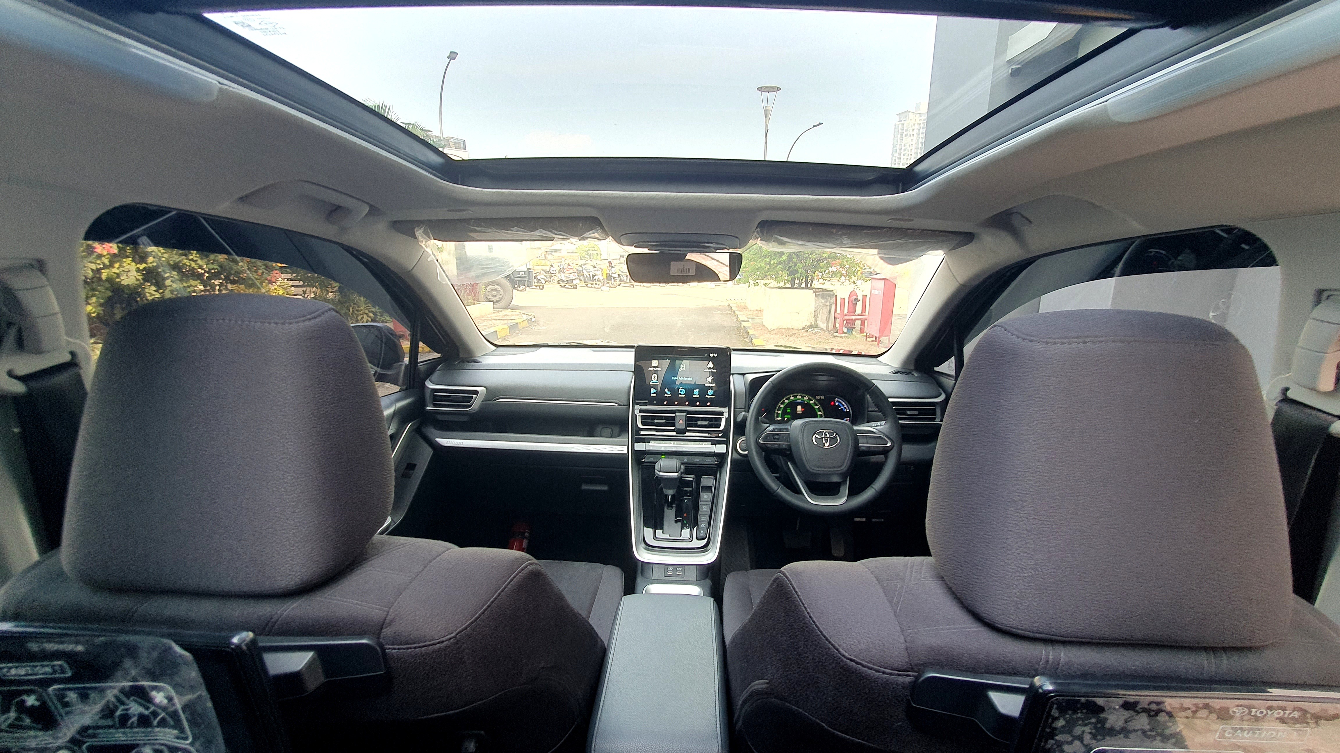 2024 Toyota Kijang Innova Zenix Hybrid EV 2024 Toyota Kijang Innova Zenix Hybrid EV