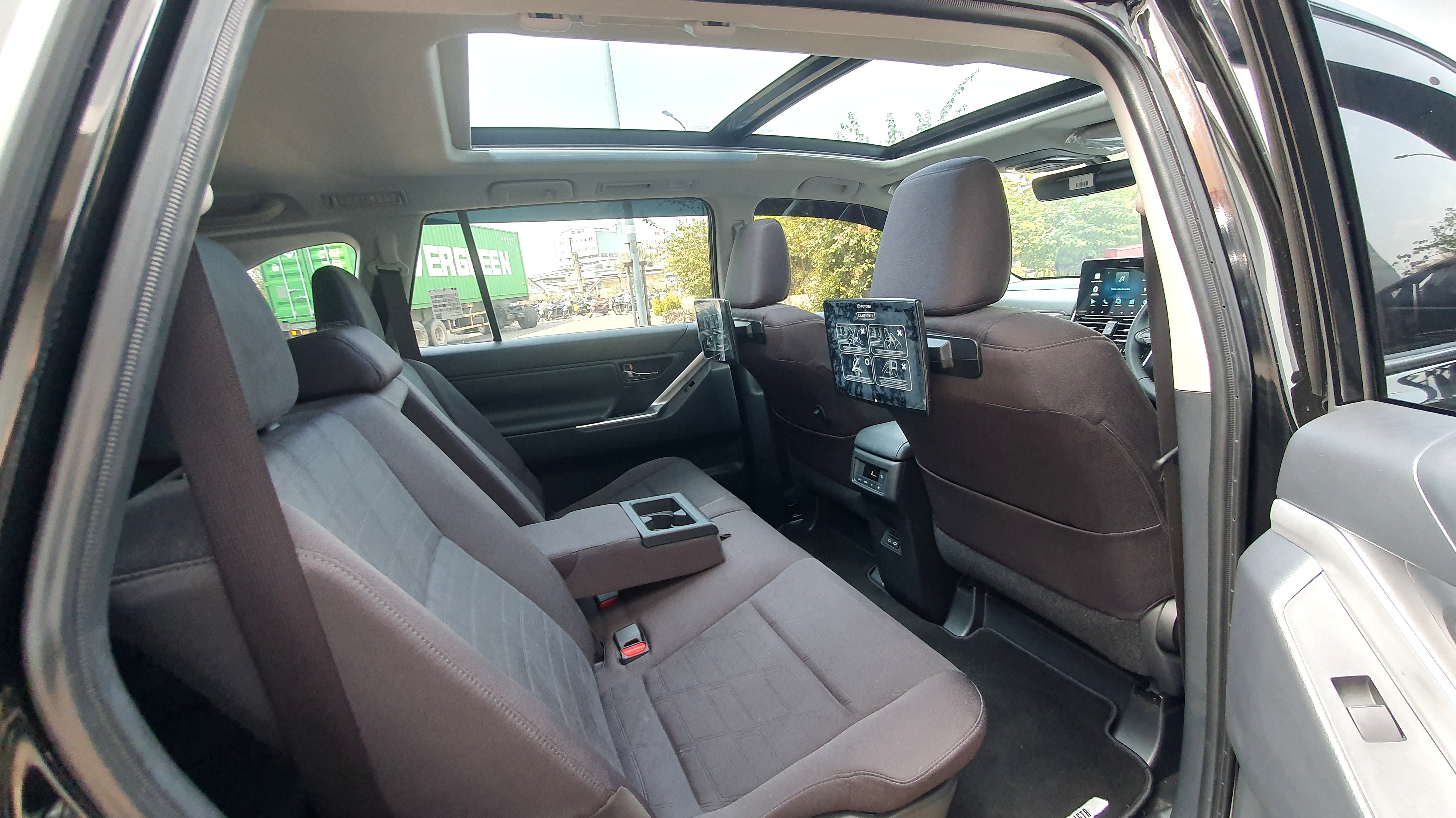 2024 Toyota Kijang Innova Zenix Hybrid EV 2024 Toyota Kijang Innova Zenix Hybrid EV