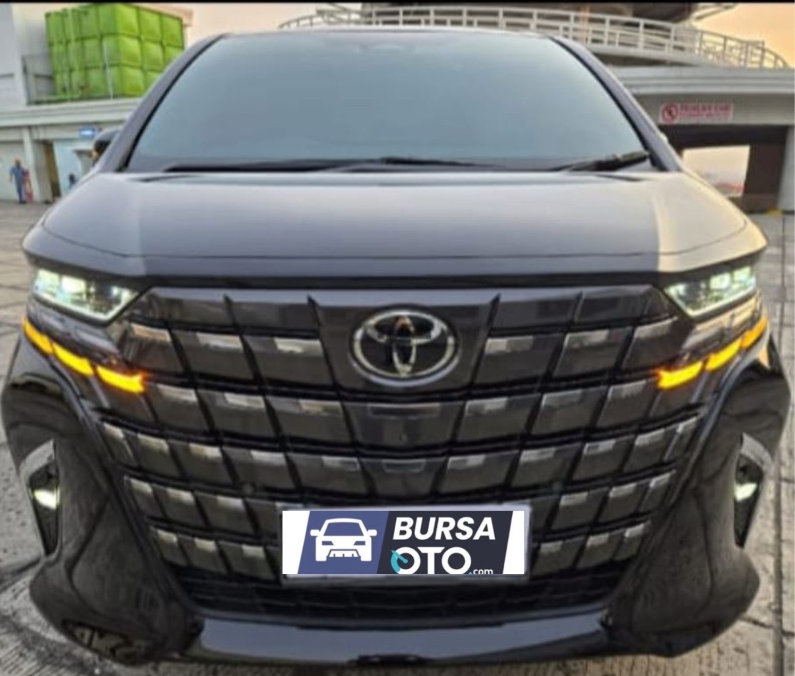 Second Hand 2024 Toyota Alphard Hybrid Second Hand 2024 Toyota Alphard Hybrid