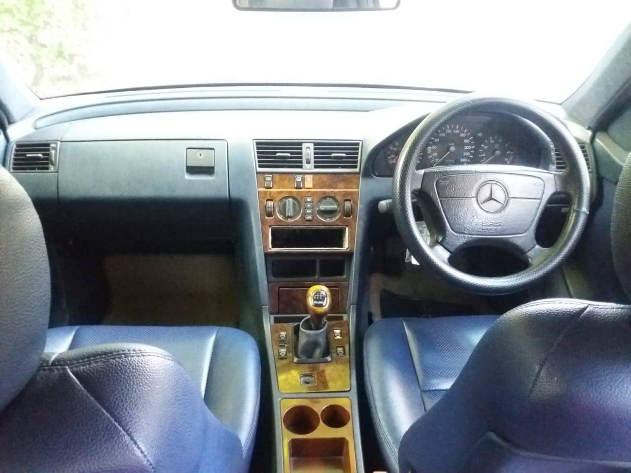 Dijual 2000 Mercedes Benz C-Class  C230 Sport C230 Sport Bekas