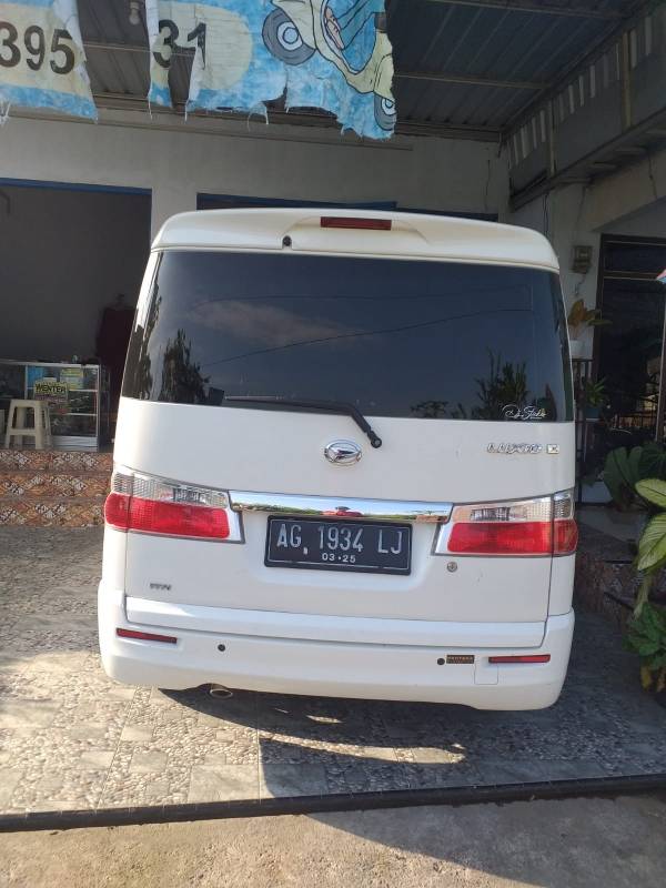 Dijual 2014 Daihatsu Luxio  X MT X MT Bekas