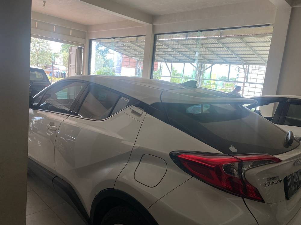 Dijual 2019 Toyota CHR 1.8 A/T 1.8 A/T Bekas