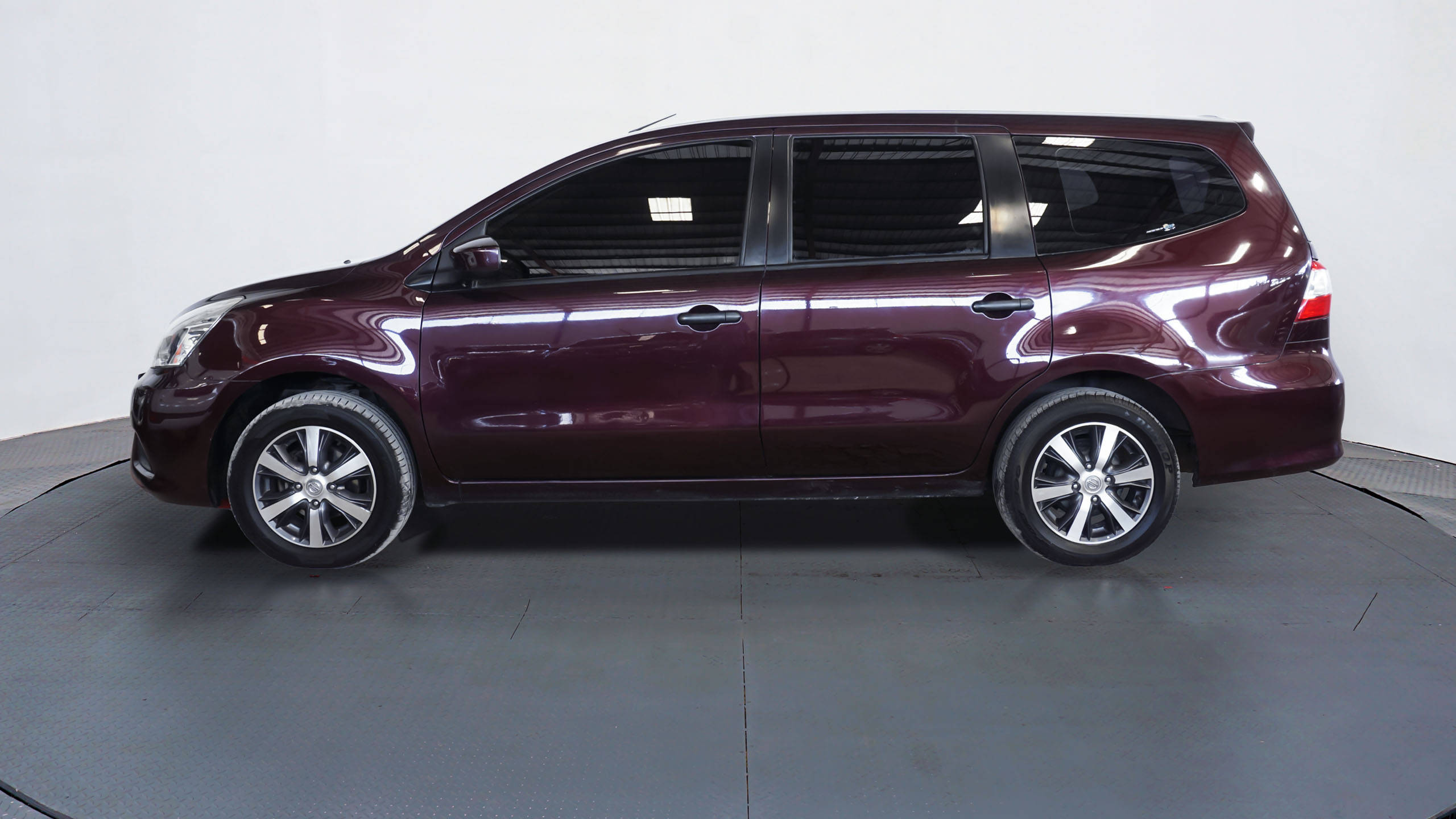 Old 2017 Nissan Grand Livina 1.5 SV MT 1.5 SV MT