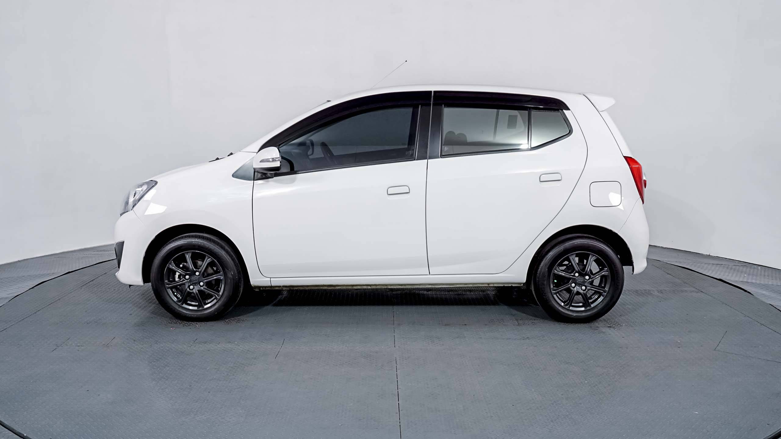 Old 2021 Daihatsu Ayla 1.0L X AT 1.0L X AT