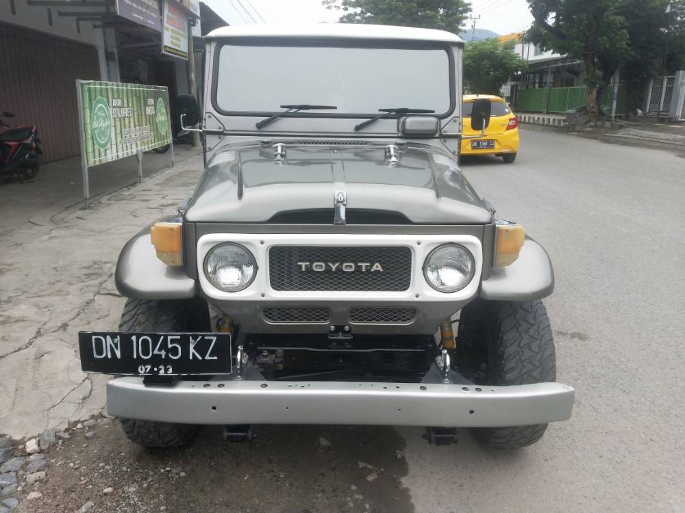 Mobil bekas Toyota Land Cruiser 1988