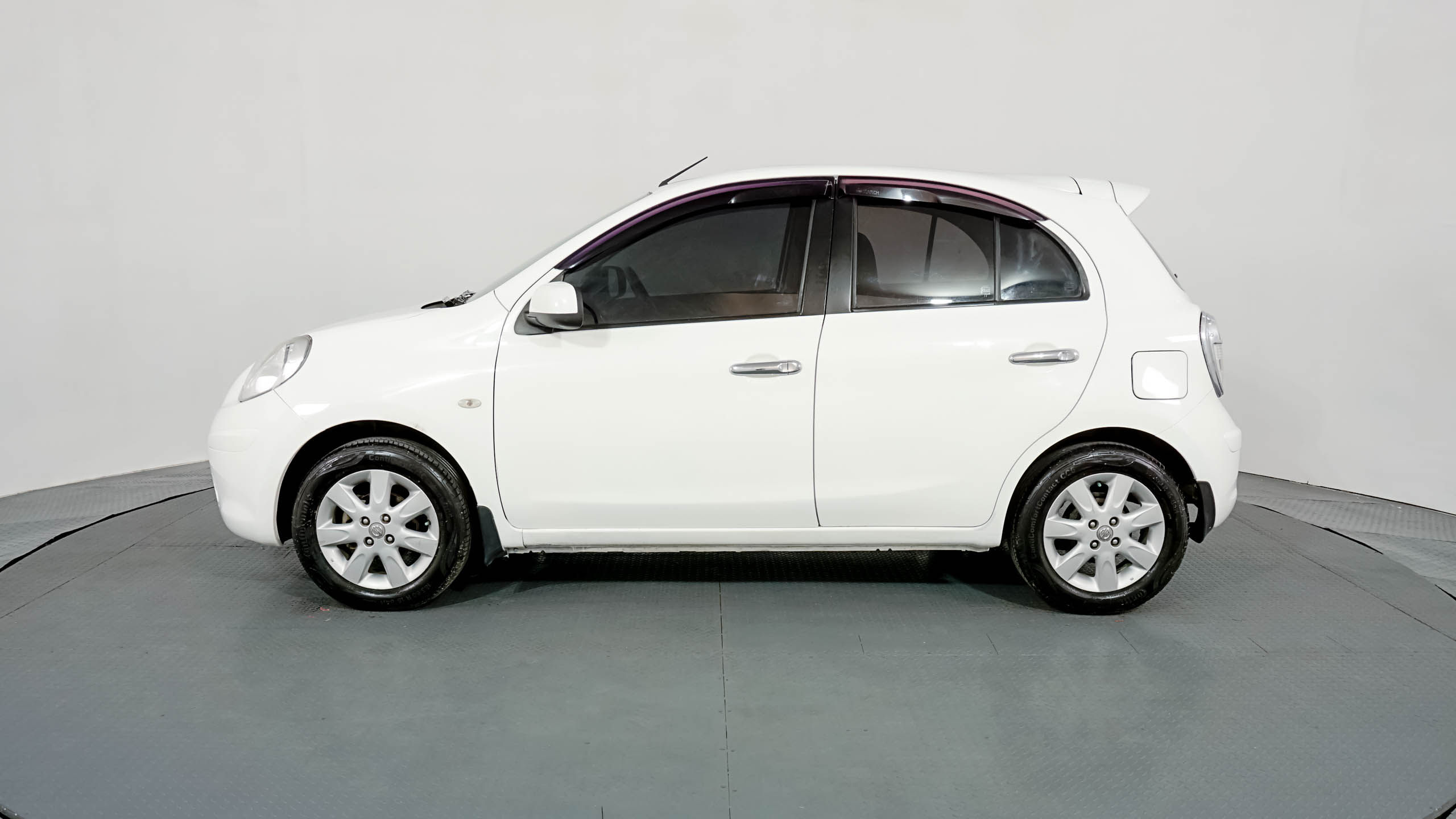 Old 2013 Nissan March  1.2 MT 1.2 MT