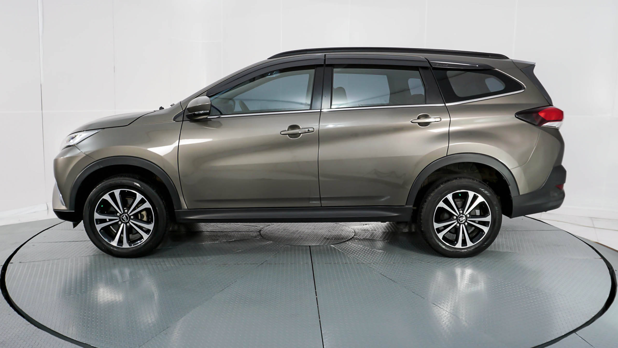 Old 2018 Daihatsu Terios  R 1.5 AT R 1.5 AT