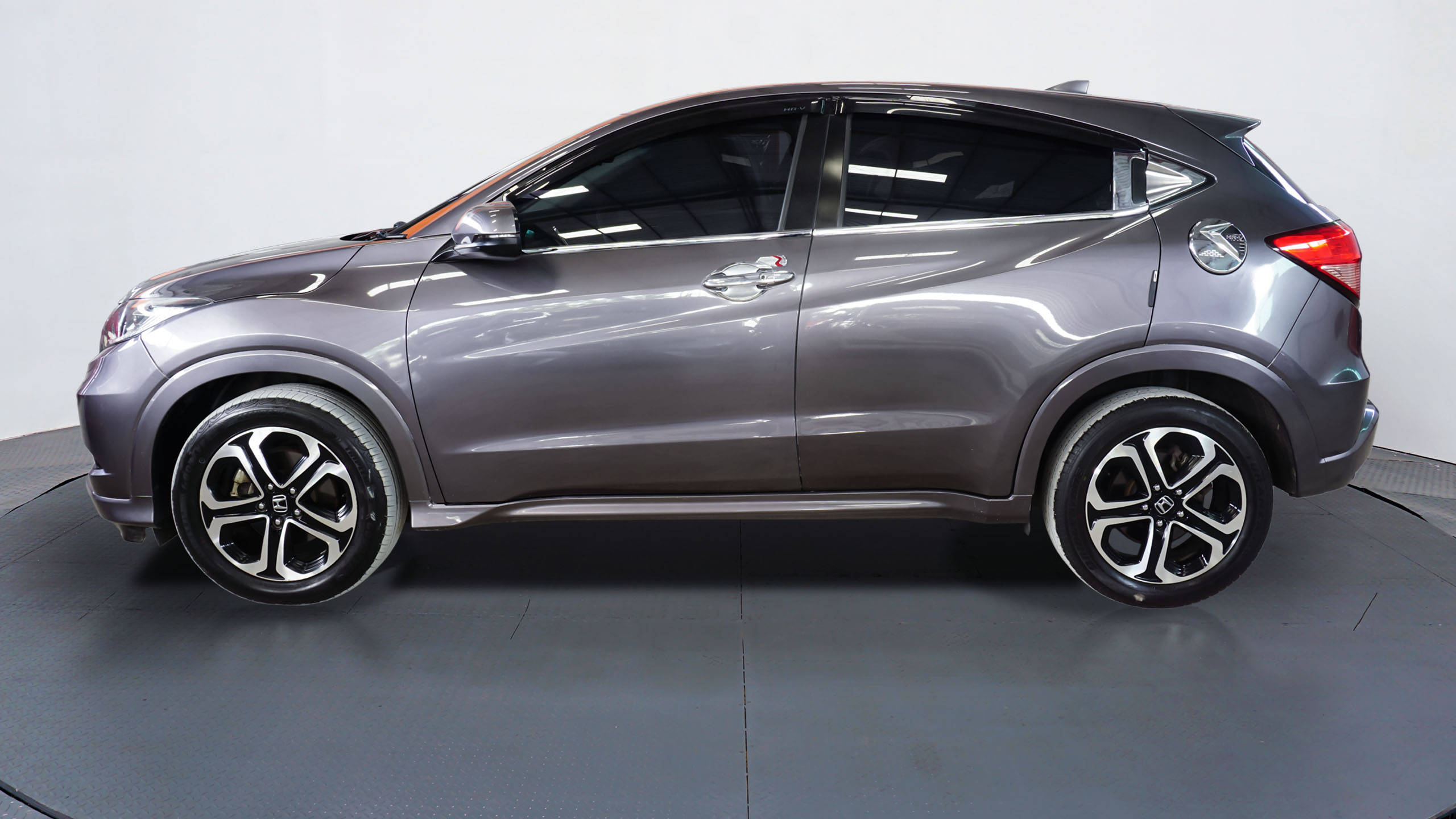 Old 2017 Honda HRV  1.8L PRESTIGE CVT 1.8L PRESTIGE CVT