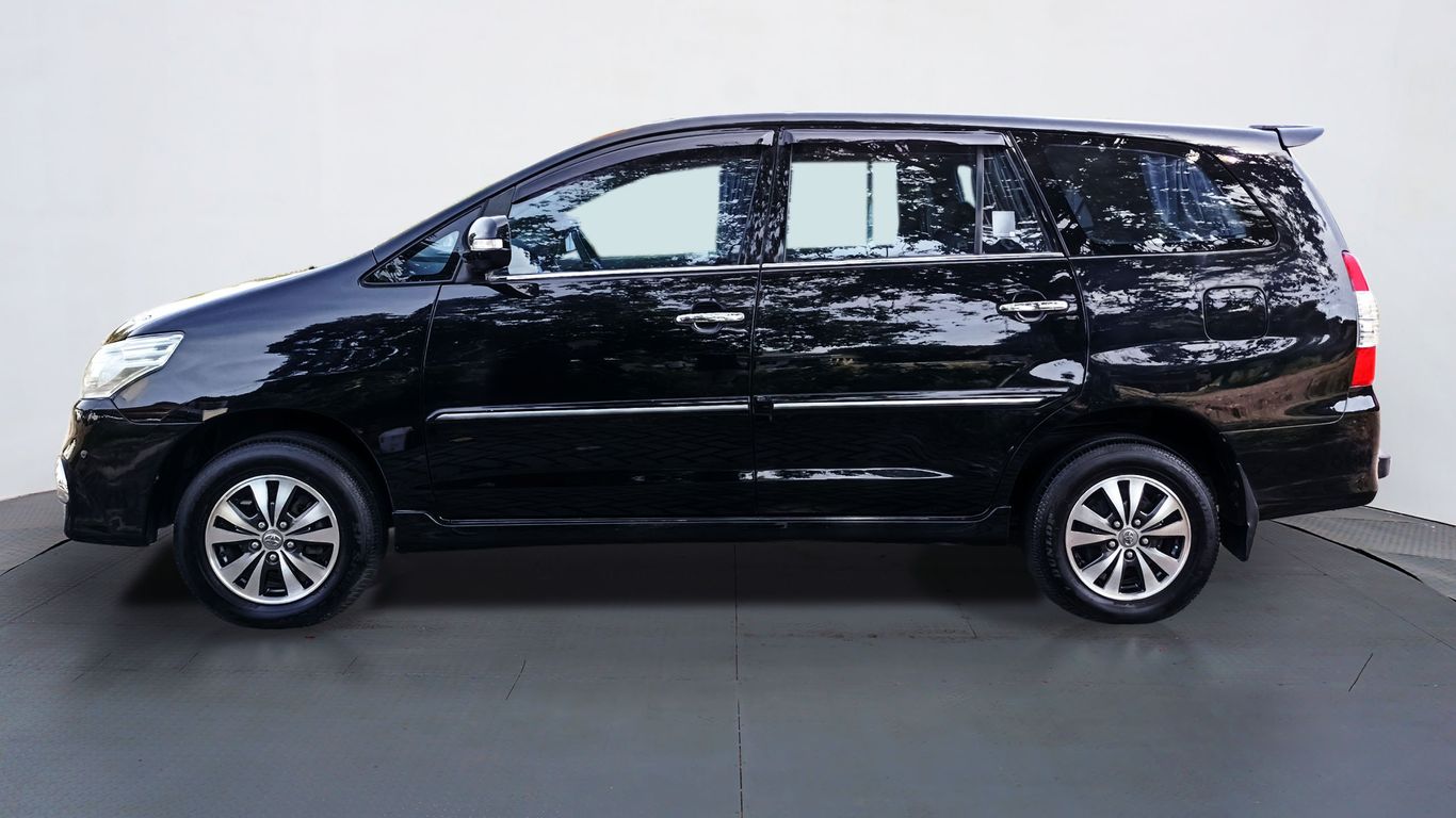 2015 Toyota Kijang Innova 2.0 V MT 2.0 V MT tua