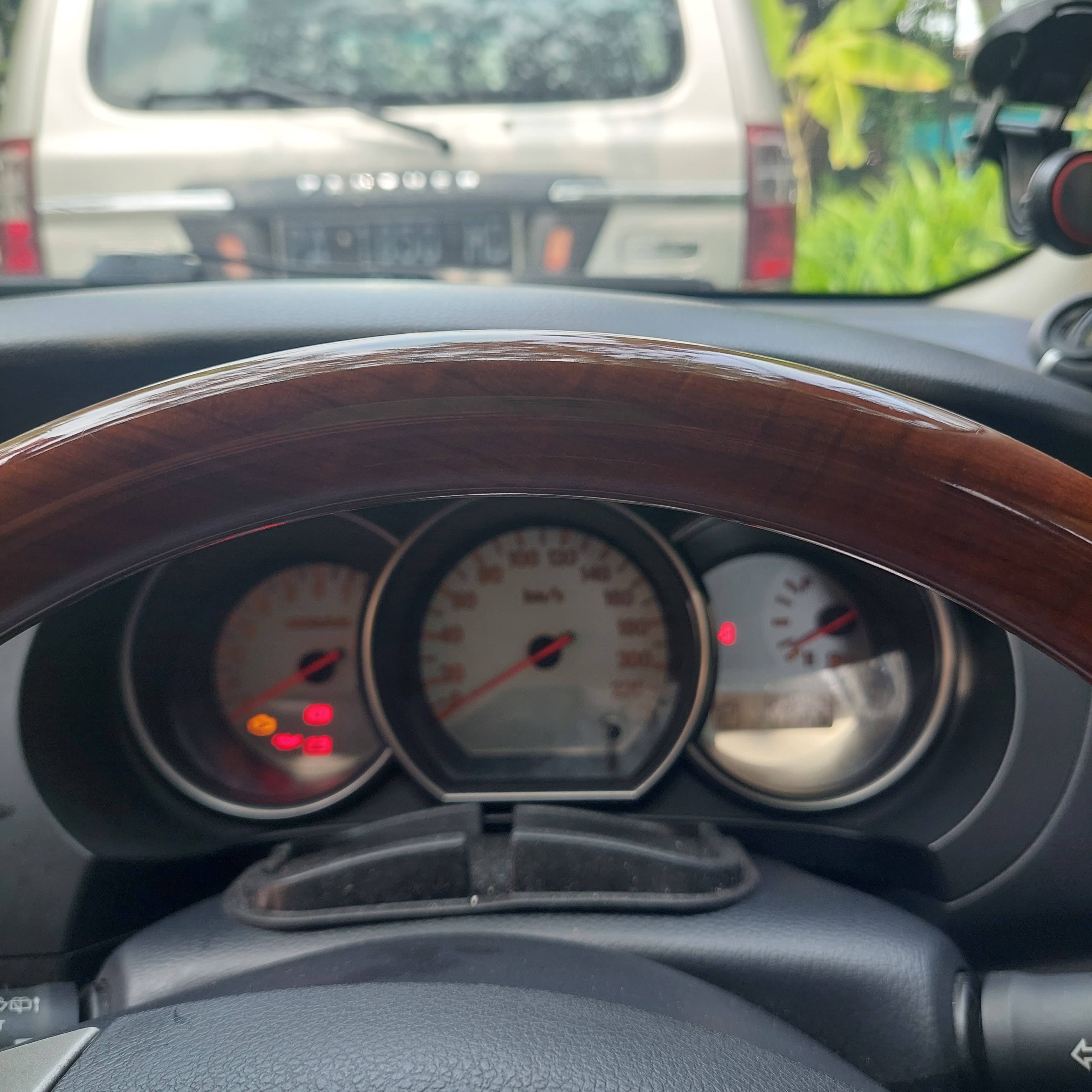 2013 Nissan Grand Livina 1.5 Ultimate AT 2013 Nissan Grand Livina 1.5 Ultimate AT