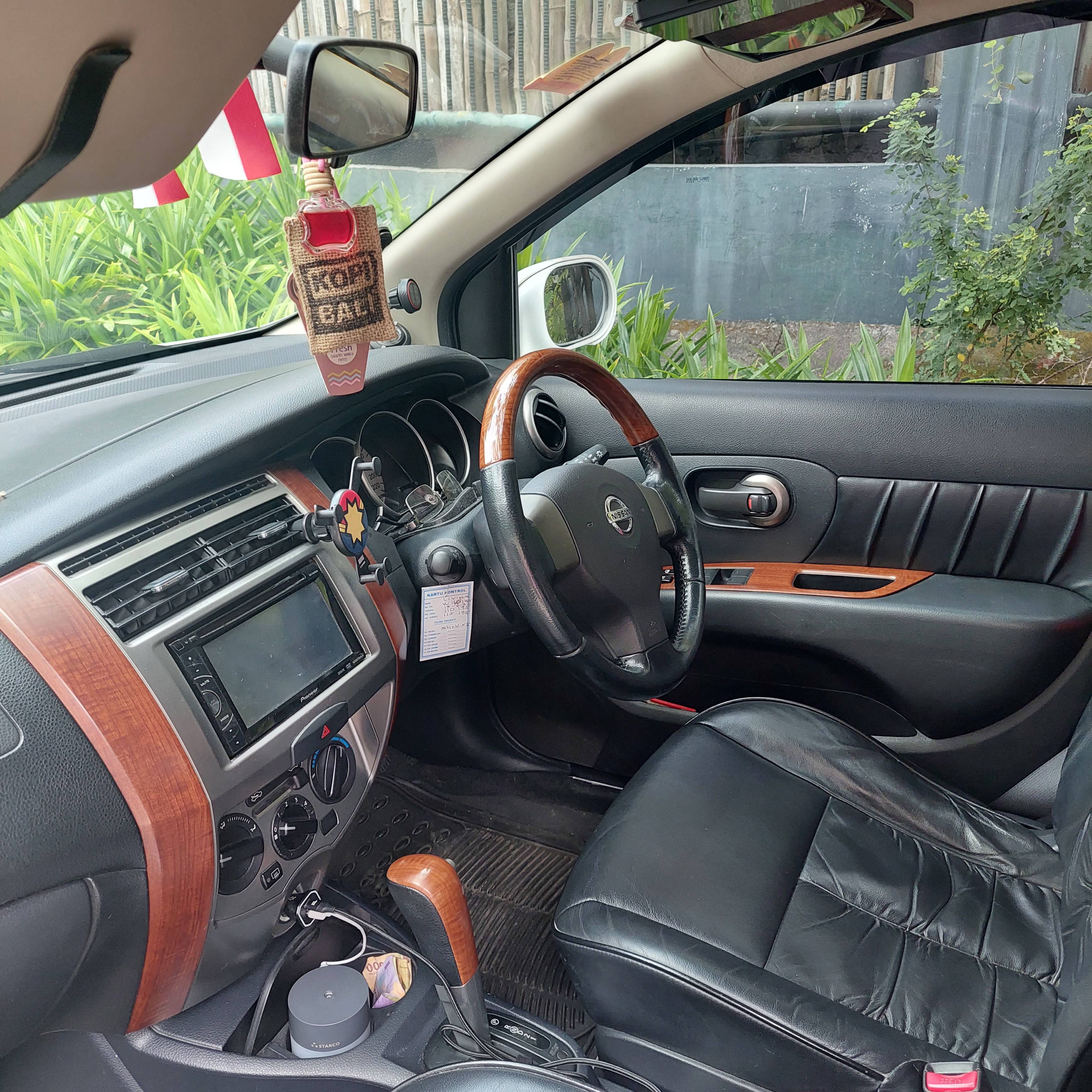 2013 Nissan Grand Livina 1.5 Ultimate AT 2013 Nissan Grand Livina 1.5 Ultimate AT