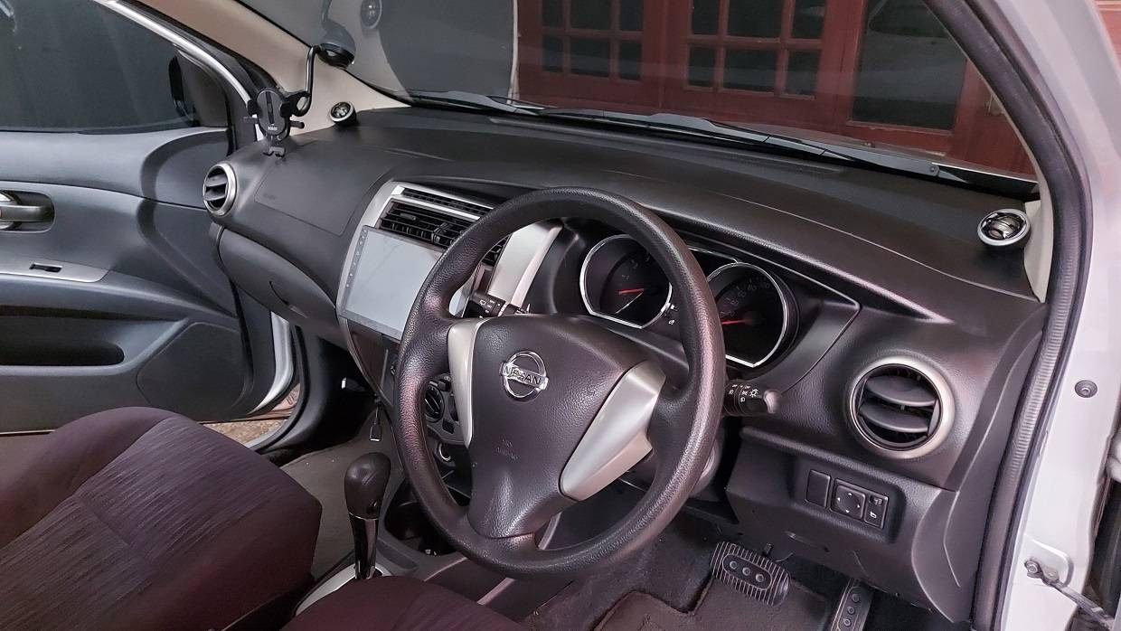 2013 Nissan Grand Livina  1.5 XGEAR 2013 Nissan Grand Livina  1.5 XGEAR