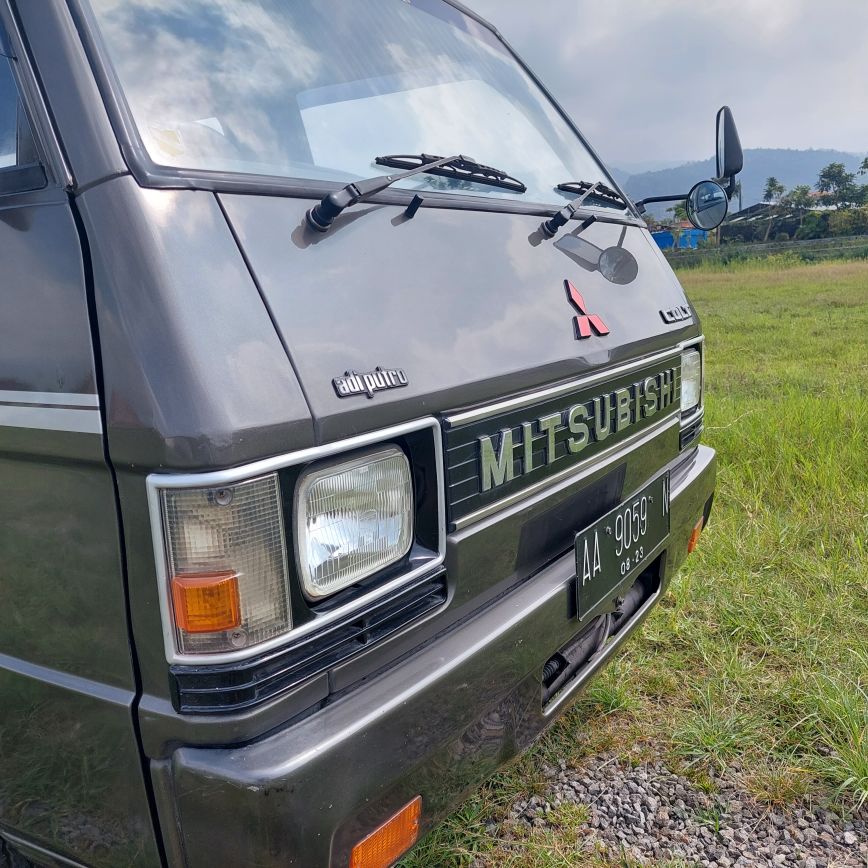 2004 Mitsubishi L300 2004 Mitsubishi L300
